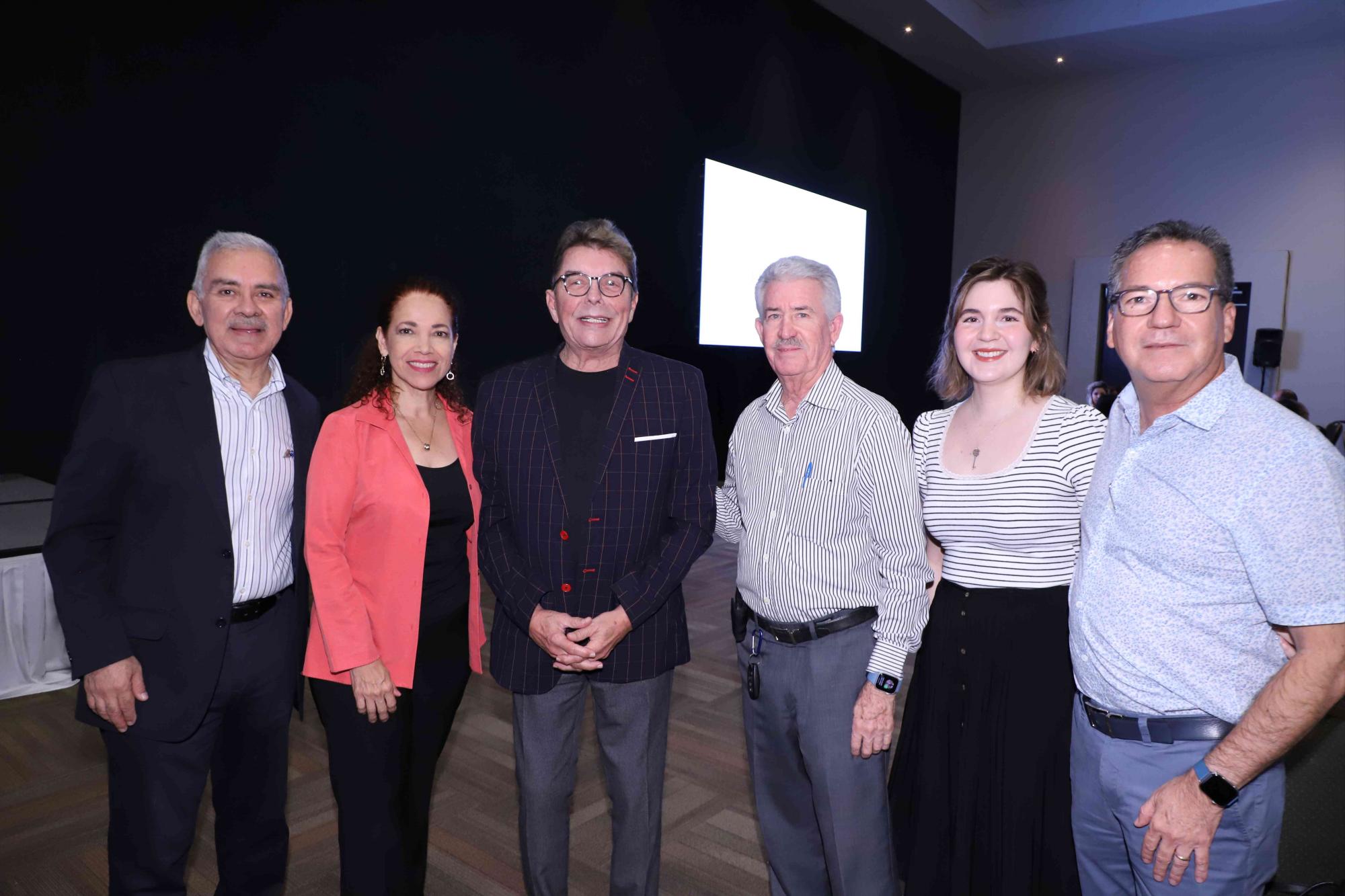 $!Fernando Valdez, Liz de Valdez, Ernesto Coppel Kelly, César Arroyo, Lucía y Rafael Domínguez.
