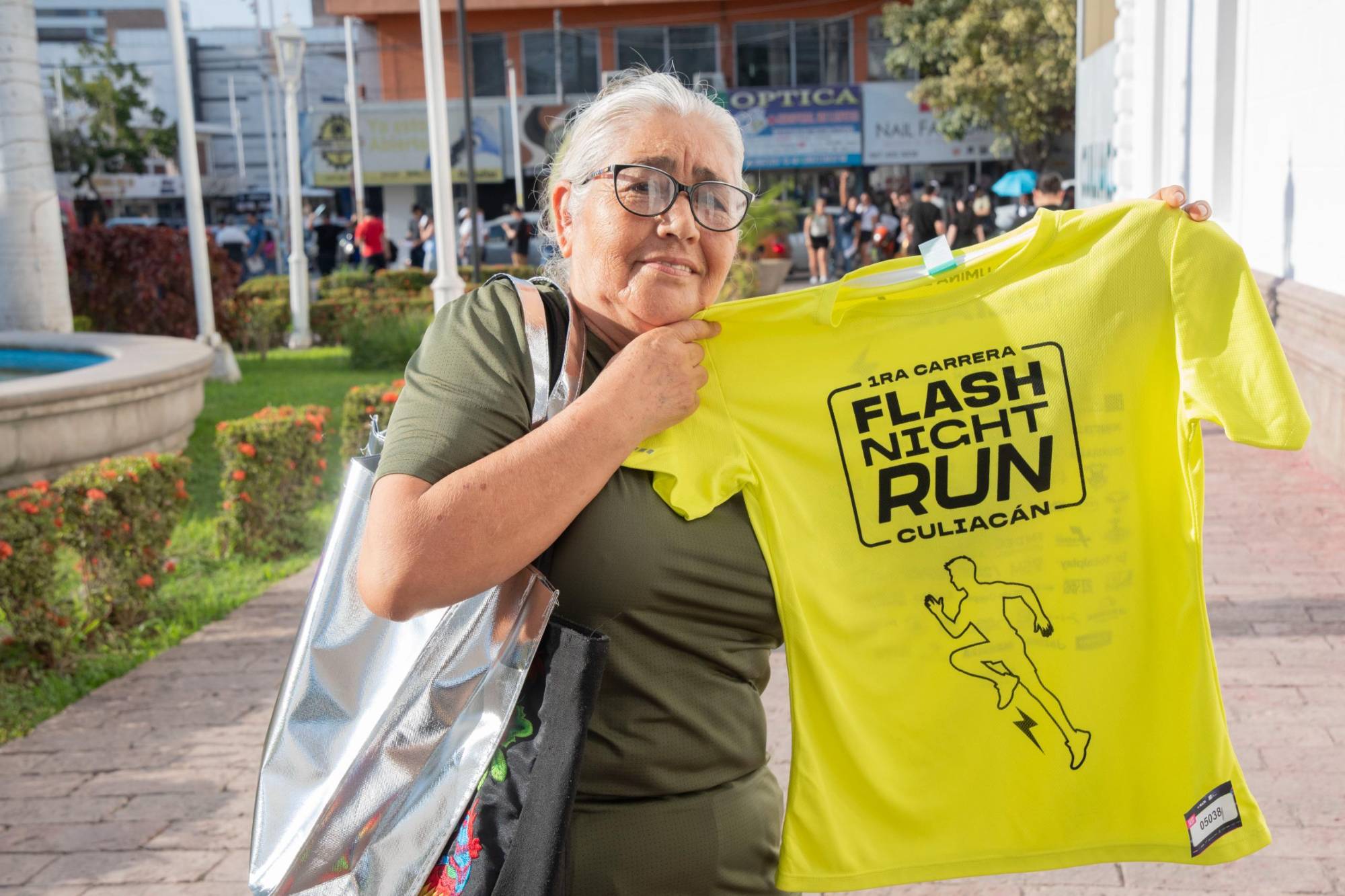 $!Entregan kits para participantes de la primera Flash Night Run en Culiacán