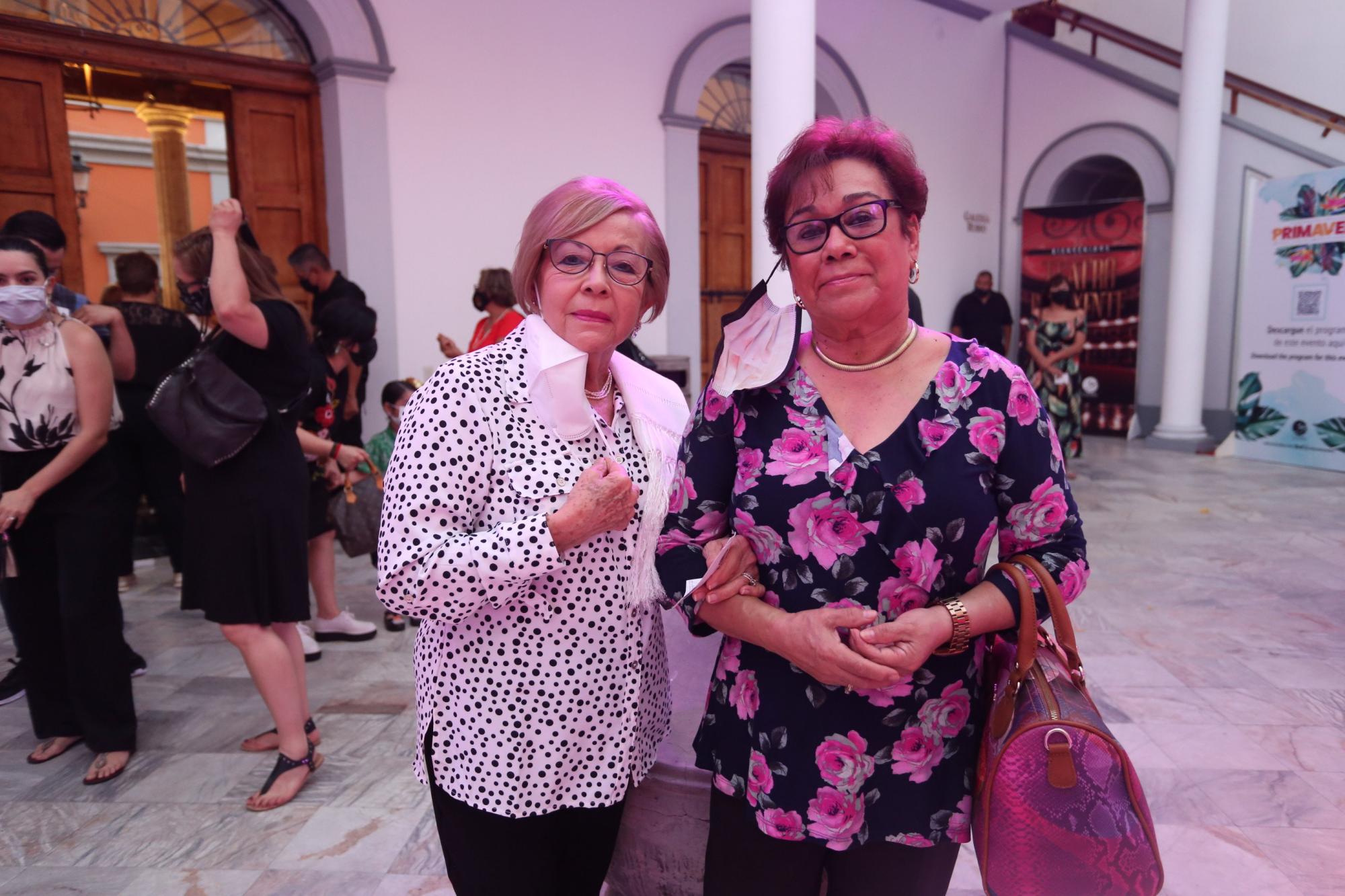 $!Irma de Recinos y Martha Sánchez.