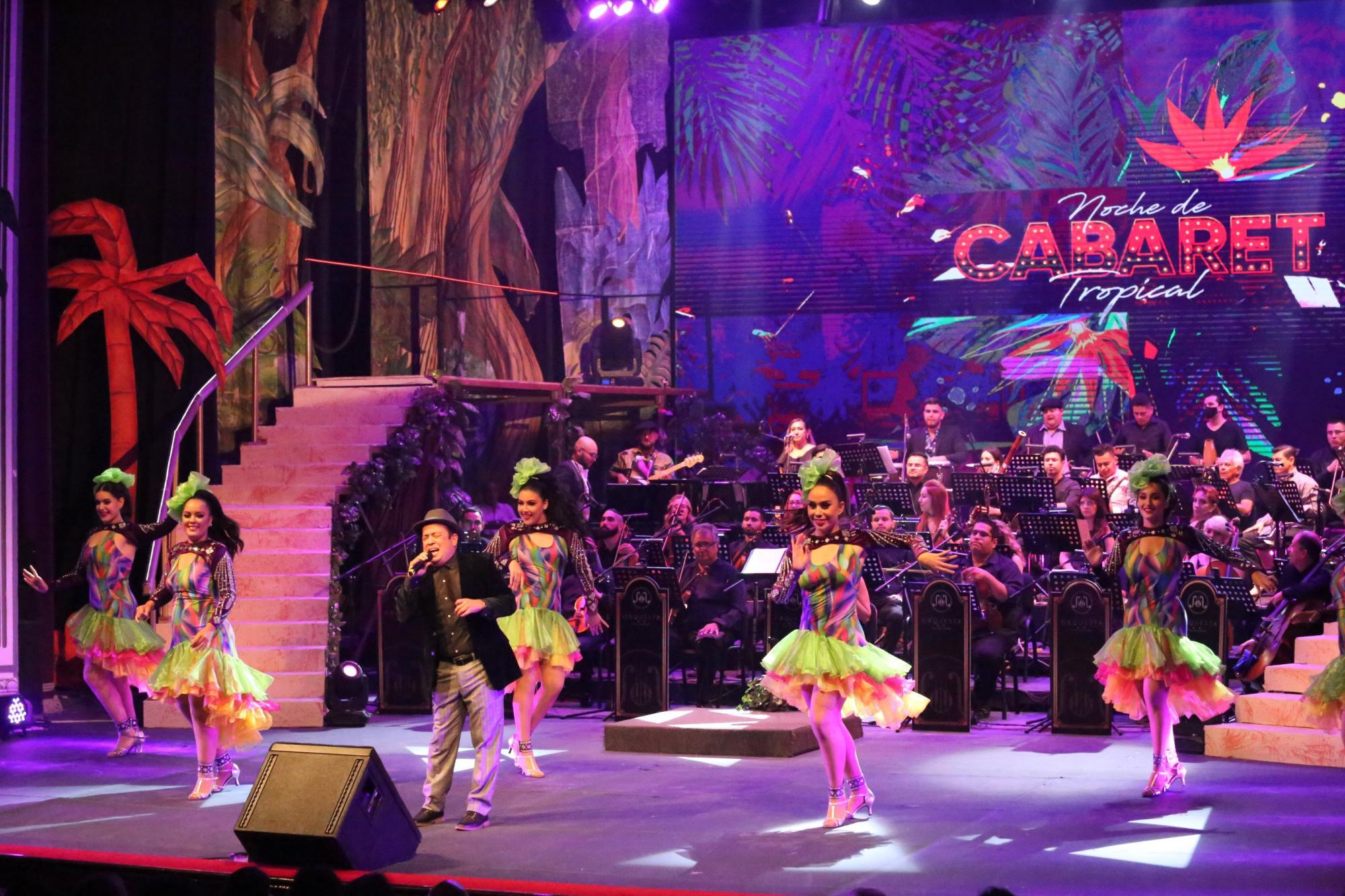 $!La Falsa Orquesta Cubana presentó “Noche de Cabaret Tropical” en el Teatro Ángela Peralta.
