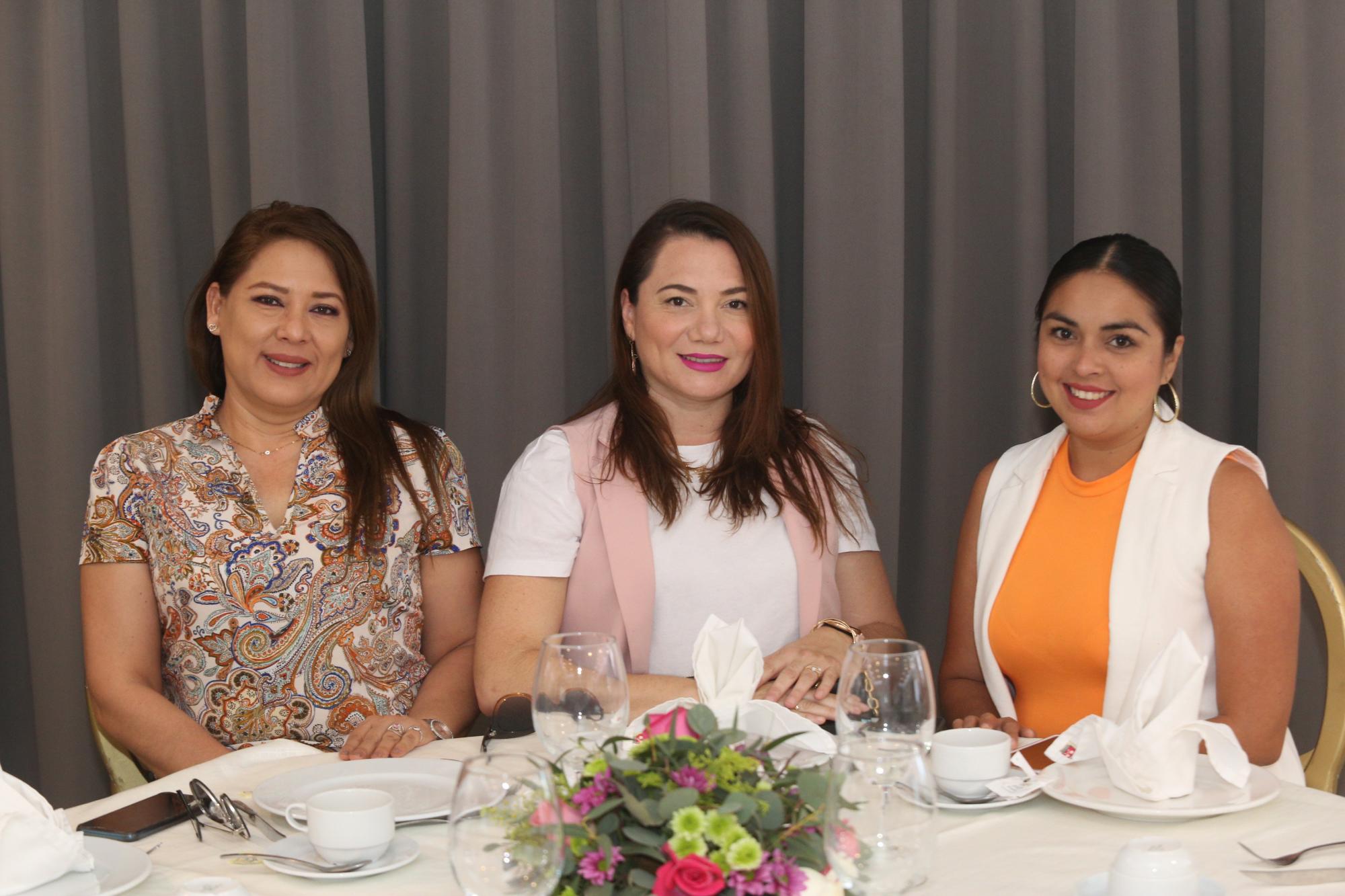 $!Elsa Simón, Vilma Mora y Karla López.