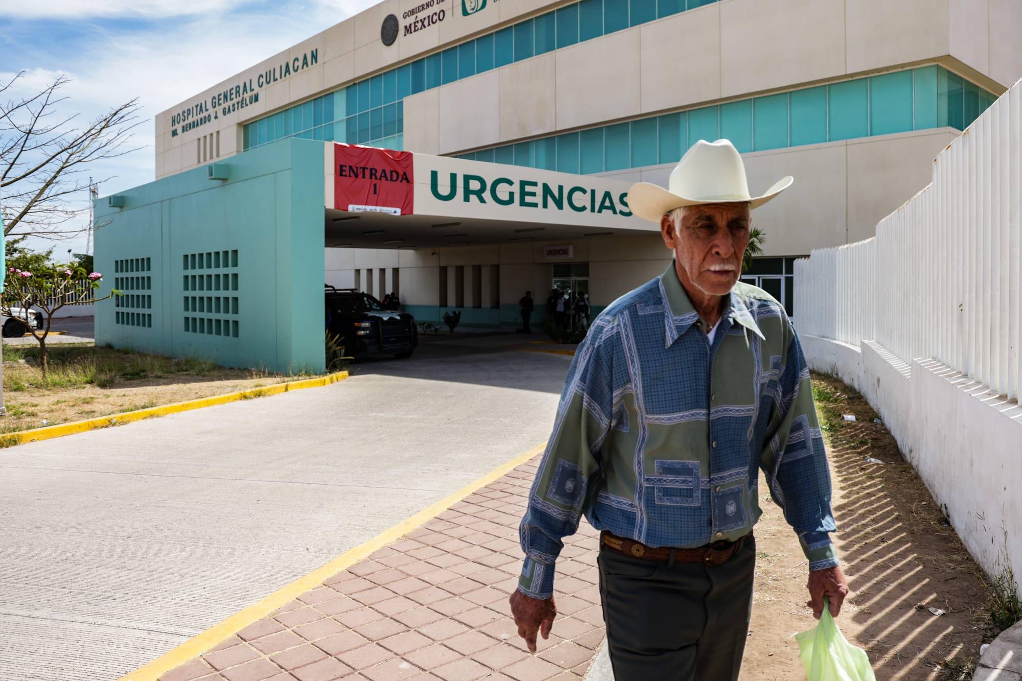 $!‘Presumen edificio pero falta medicamento’, reclaman pacientes a Secretario de Salud en nuevo hospital de Culiacán