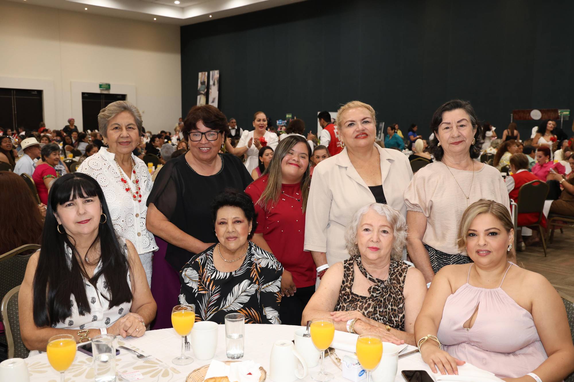 $!Oralia Burgueño, Francisca Salas, Jesús Areli Lizárraga, Martha Tirado, Martha Casas, Rosario Zataráin, Elsa Ordaz, Rosa María Ornelas y Mónica Piña.
