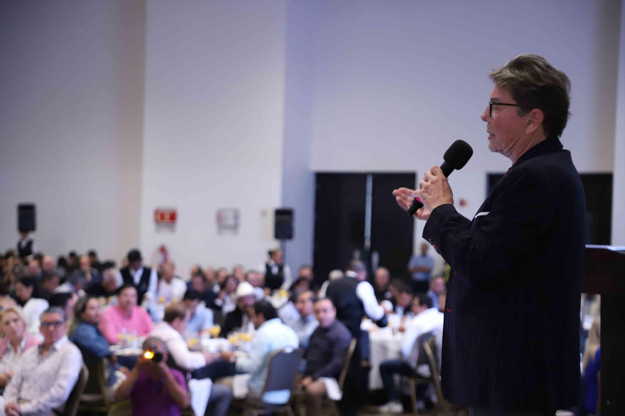 $!Ernesto Coppel Kelly en su ponencia “Audacia: El juego de la vida”.