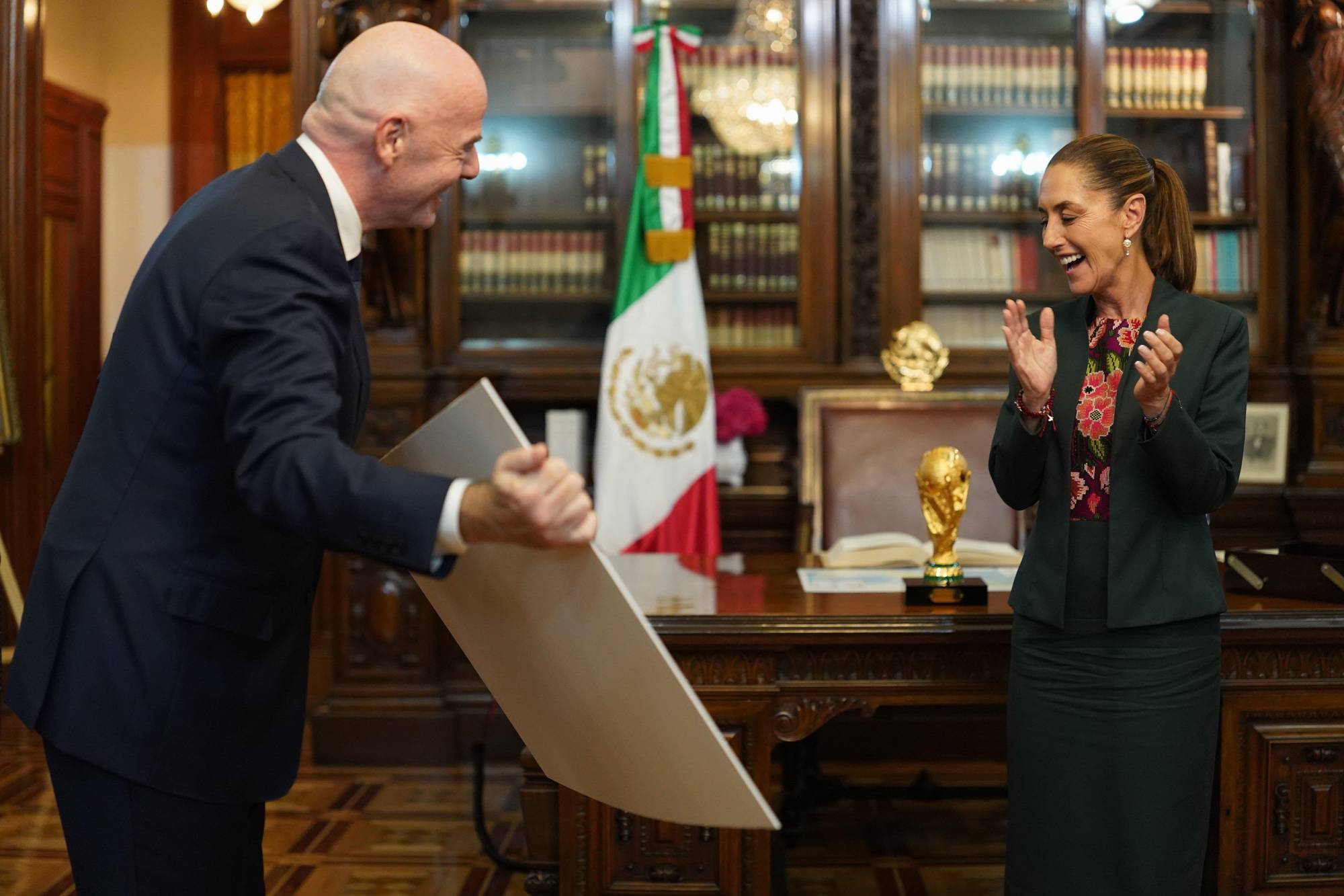 $!Claudia Sheinbaum recibe a Gianni Infantino en Palacio Nacional: México afina detalles rumbo al Mundial 2026