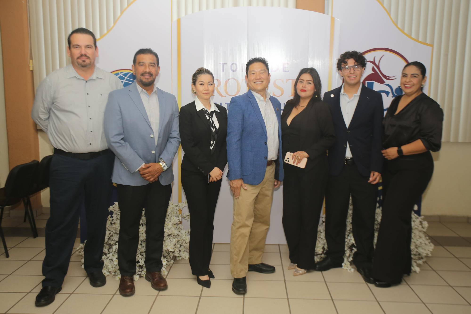 $!Juan Osuna, Jesús Armando Salas, Cecilia Graciano, Eduardo Yoshii Kasuga, Prissyla Valdivieso, Javier Bernal y Claudia Patricia Salazar, es la nueva mesa directiva.
