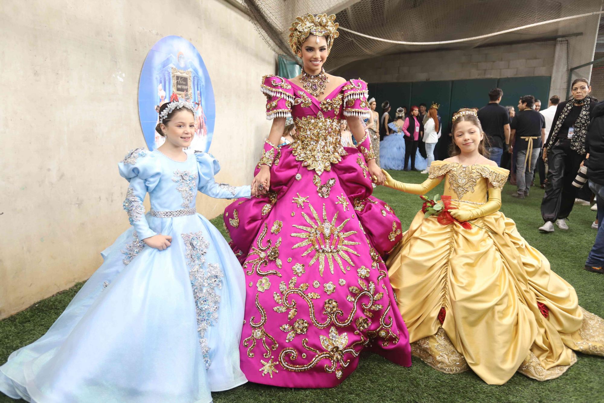 $!Carolina III entre María Paula I y Givanna I.