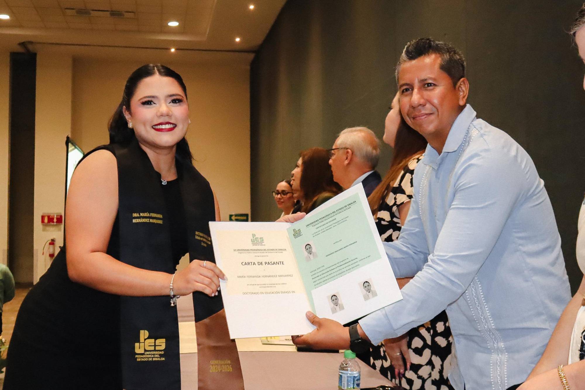 $!María Fernanda Hernández Manjarrez con su diploma.