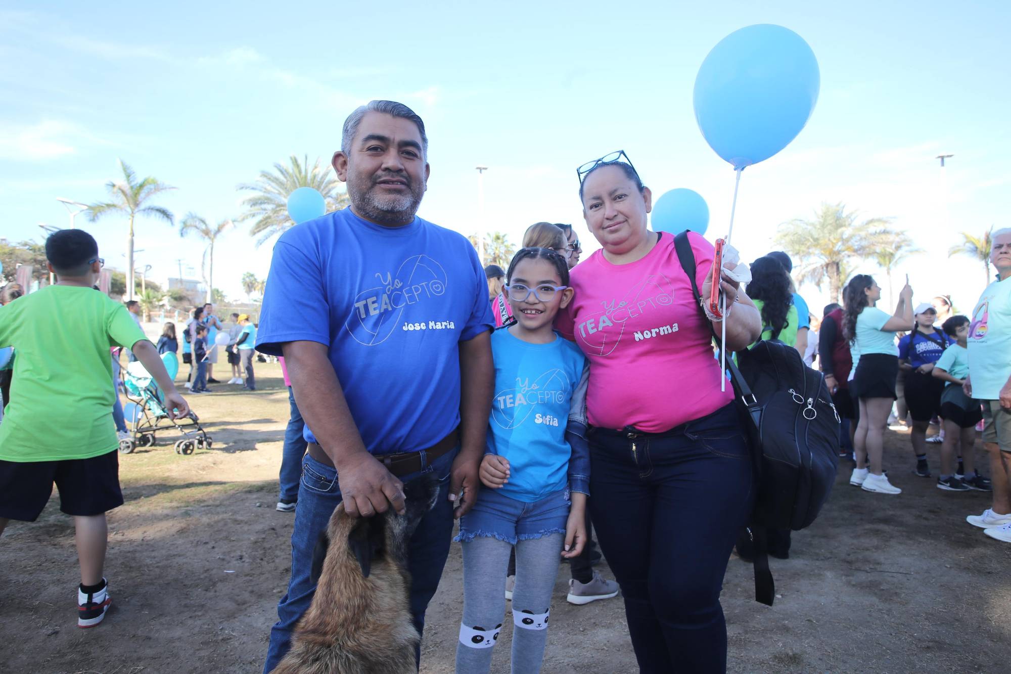 $!Hector y Sofía Trucio junto a Norma Figueroa.