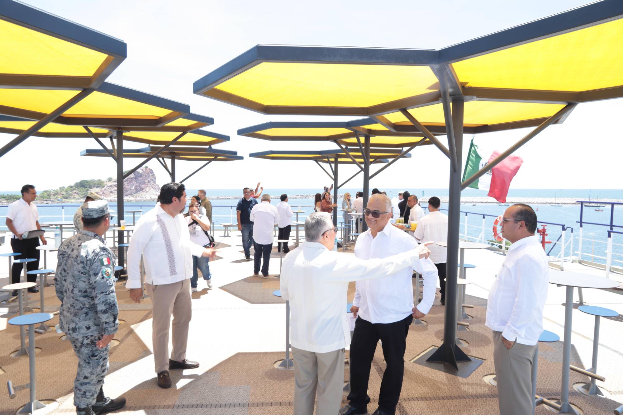 $!El buque contará con una cubierta equipada para descanso.