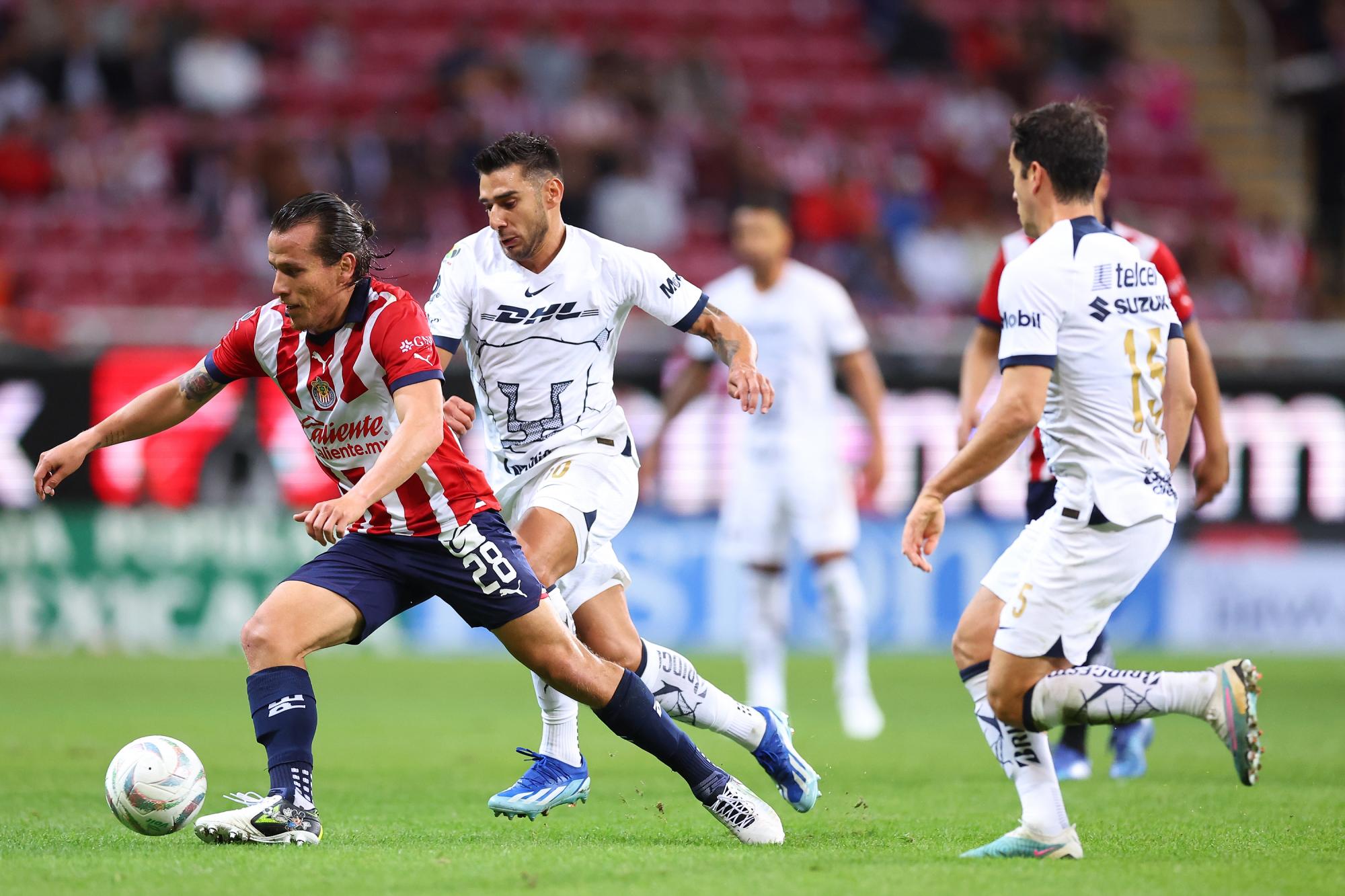 $!Chivas se hace de la ventaja mínima ante Pumas