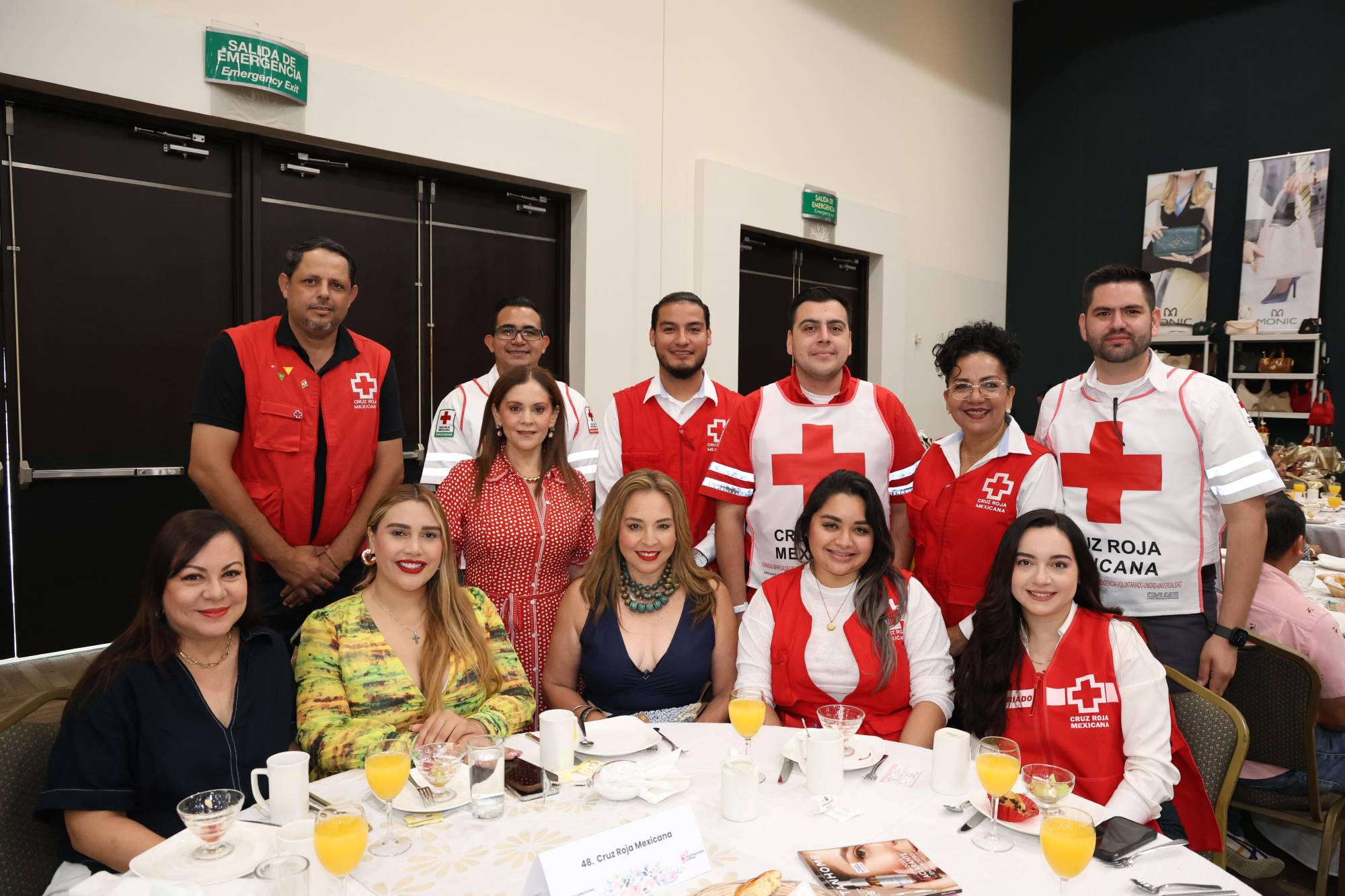 $!Román Flores, Fernanda Rivera de Bloch, Daniel Osuna, Martín Valenzuela, Gabriel Moreno, Rocío Sánchez y Santiago Jiménez. Sentadas, Mónica López, Fany Bonilla, Karelia Castro, Jacqueline Valerio y Shelsy Plata.