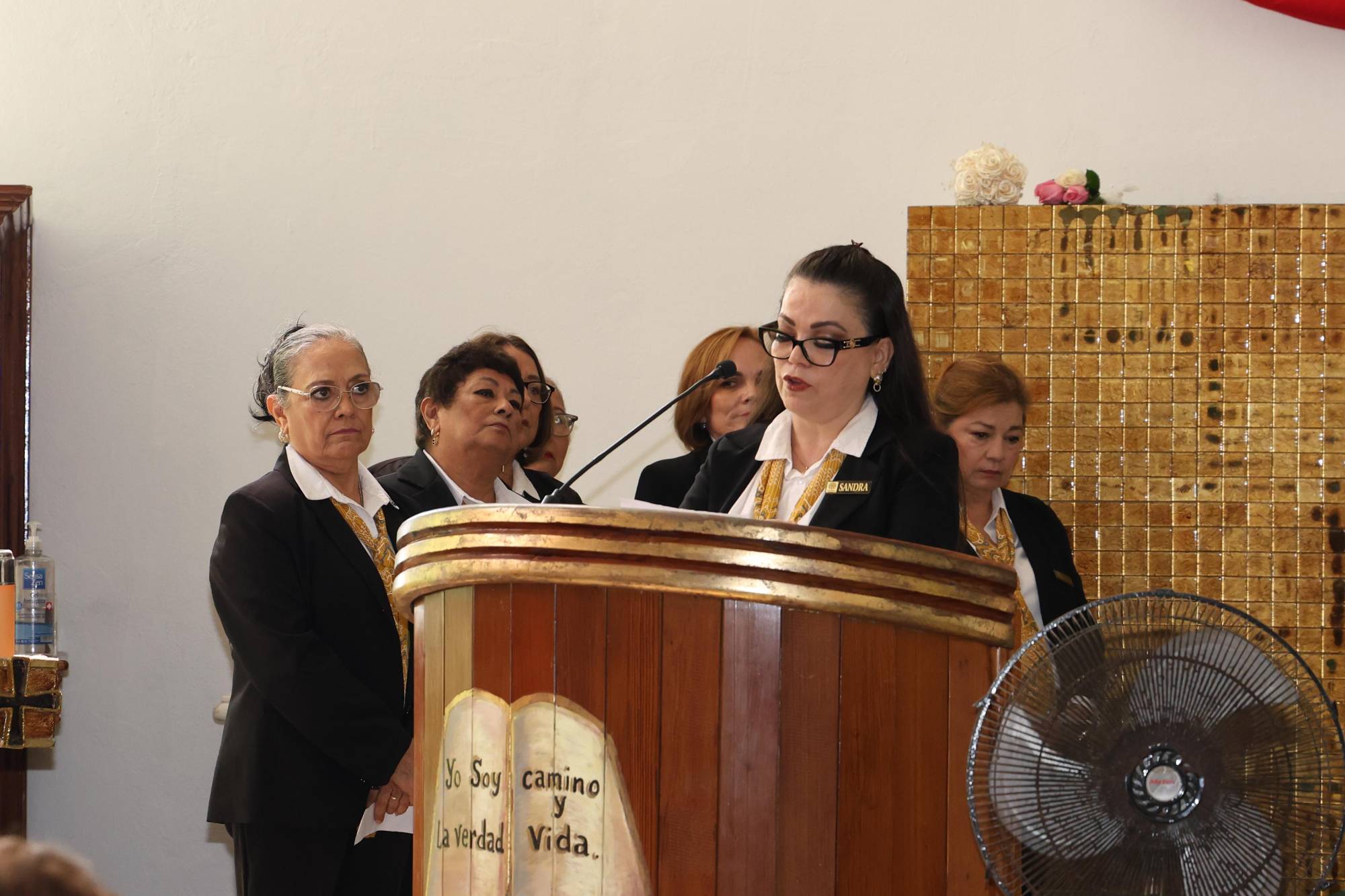 $!Sandra Gaviño leyó una de las peticiones.