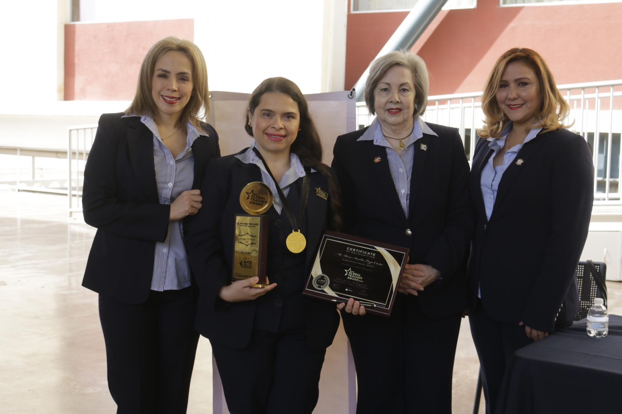$!Rosa Amelia Trejo Castro, acompañada de María del Rosario González, Lidia Pacheco y Ana Fabiola López.