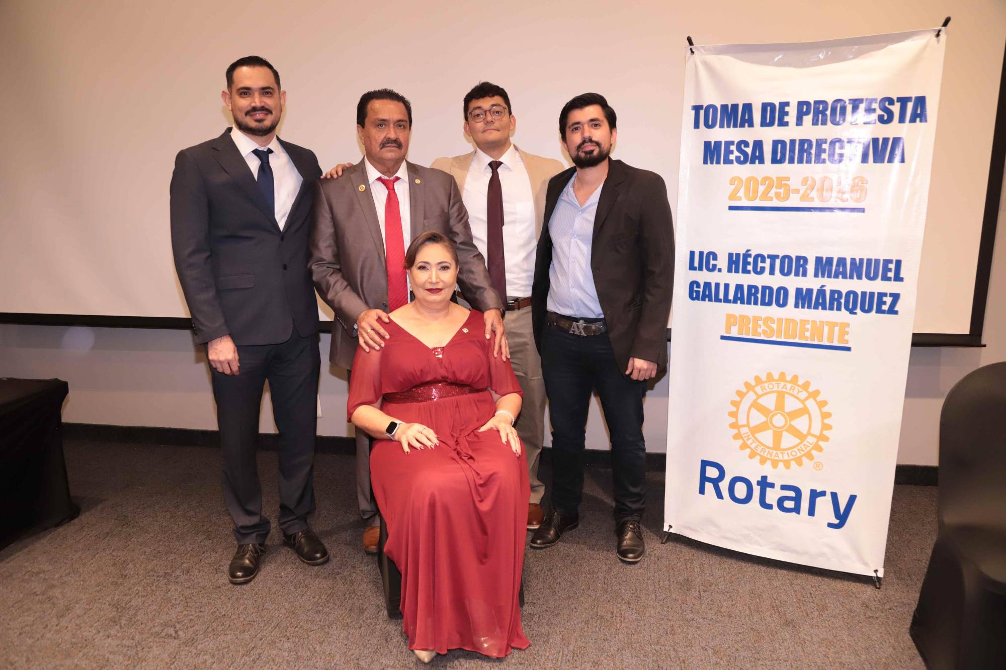 $!Héctor Manuel Gallardo Márquez y su esposa Elizabeth Iturralde de Gallardo, entre sus hijos Héctor, Carlos Eduardo y Jesús Antonio.