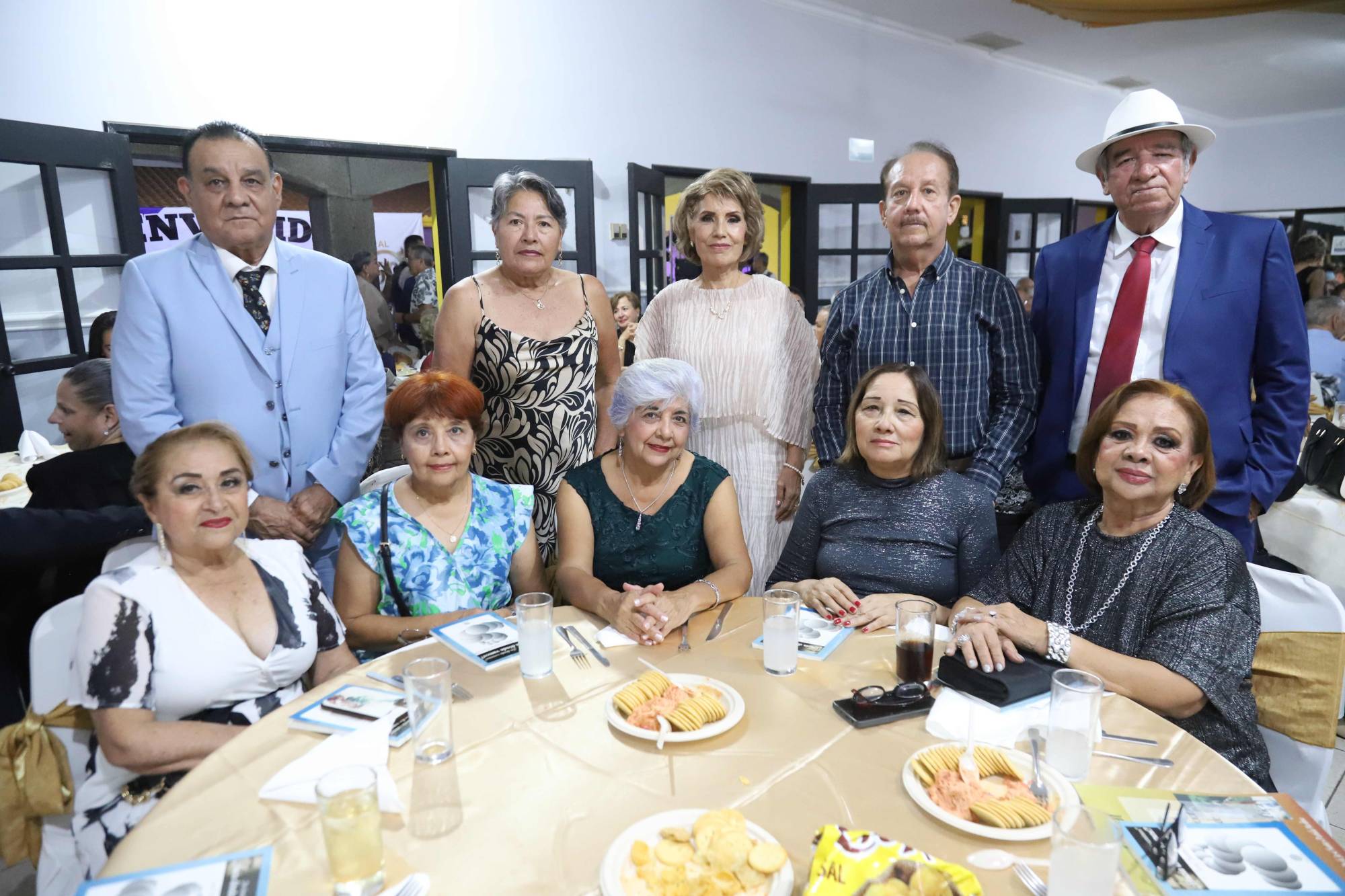 $!Integrantes de la Quinta Generación pasaron una agradable velada.