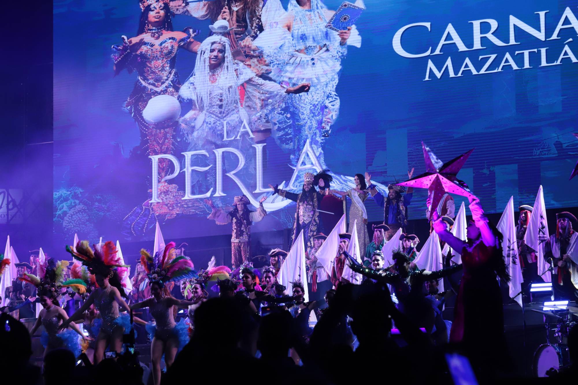 $!Entre piratas ebrios que buscaron el tesoro, el Carnaval Internacional de Mazatlán 2025 ya cuenta con su Rey de la Alegría, Brayan I.