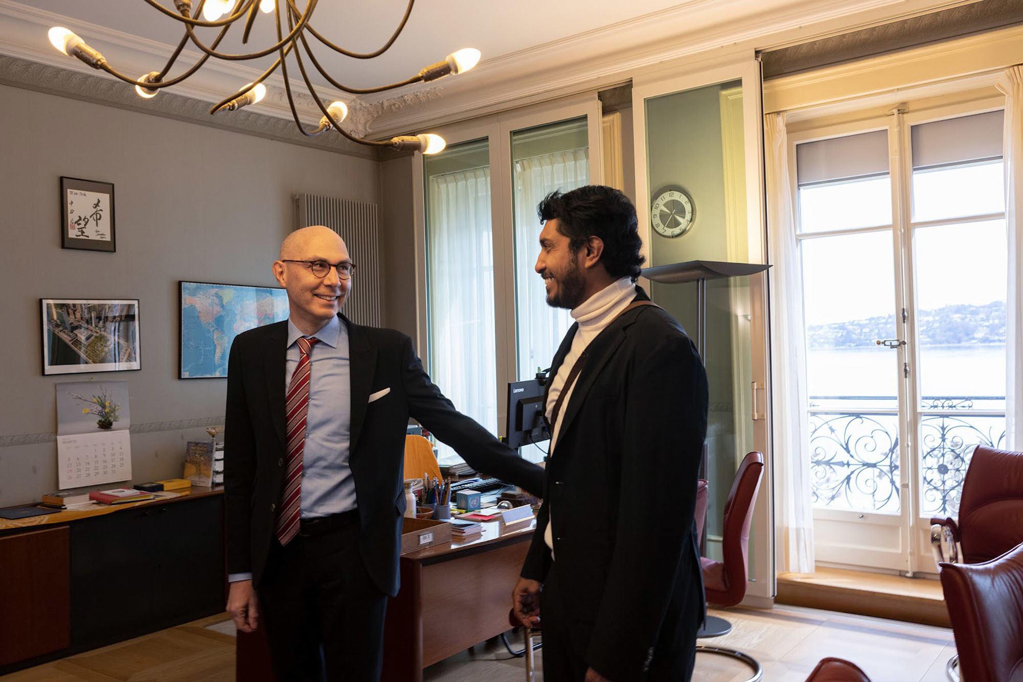 $!Tenoch Huerta en conversación con el Alto Comisionado de las Naciones Unidas para los Derechos Humanos, Volker Türk.