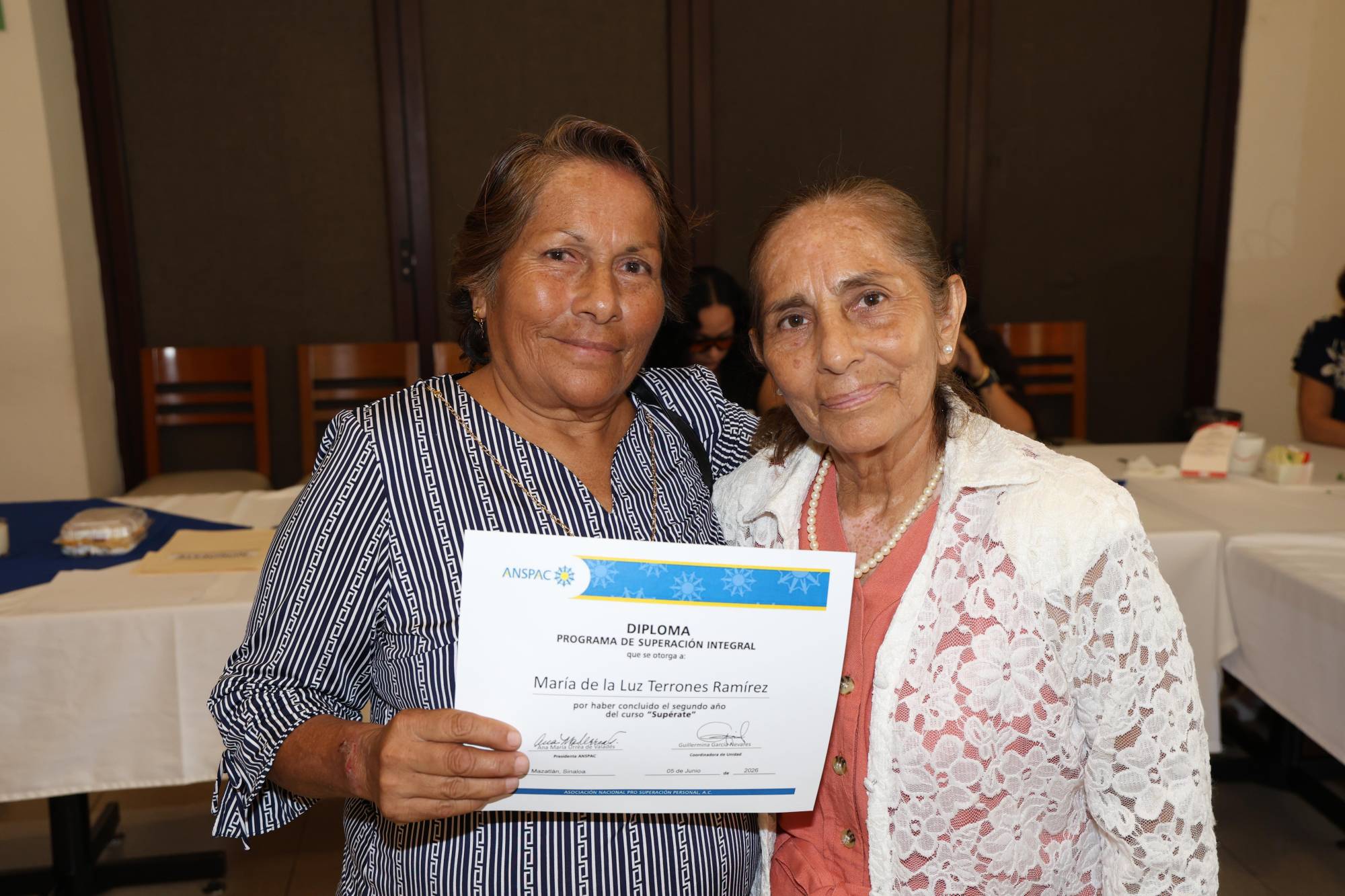 $!María de la Luz y Matilde Terrones Ramírez.