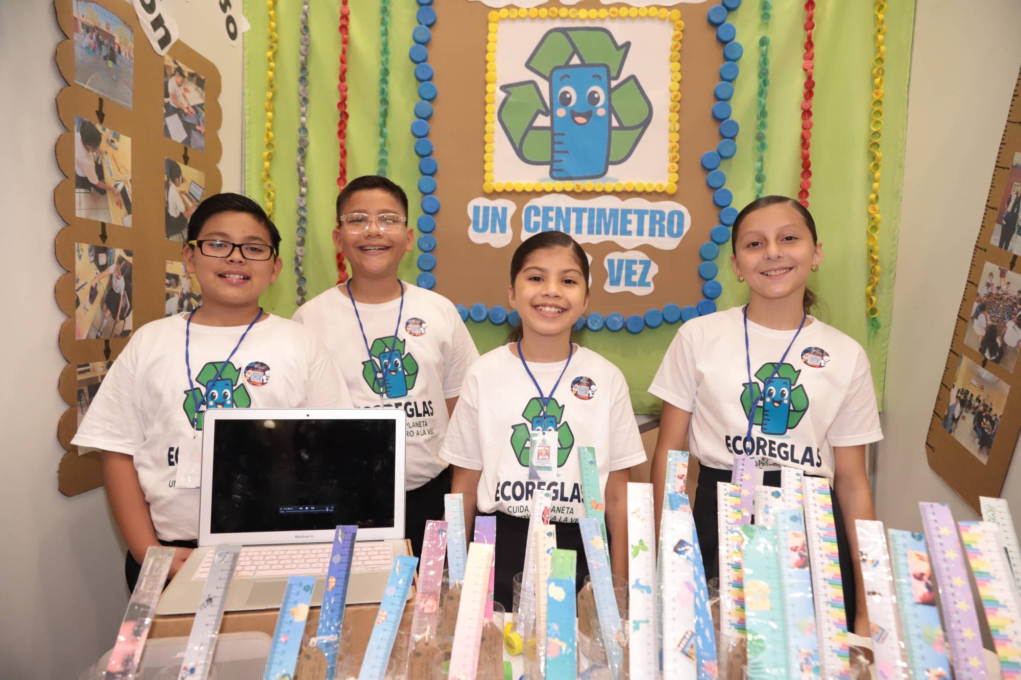 $!El equipo Eco Regla integrado por Augusto Jassiel Barboza, Gael Alejandro Rodríguez, Yatziri Camacho y Valery Sandoval, de la Primaria Ricardo Flores Magón.