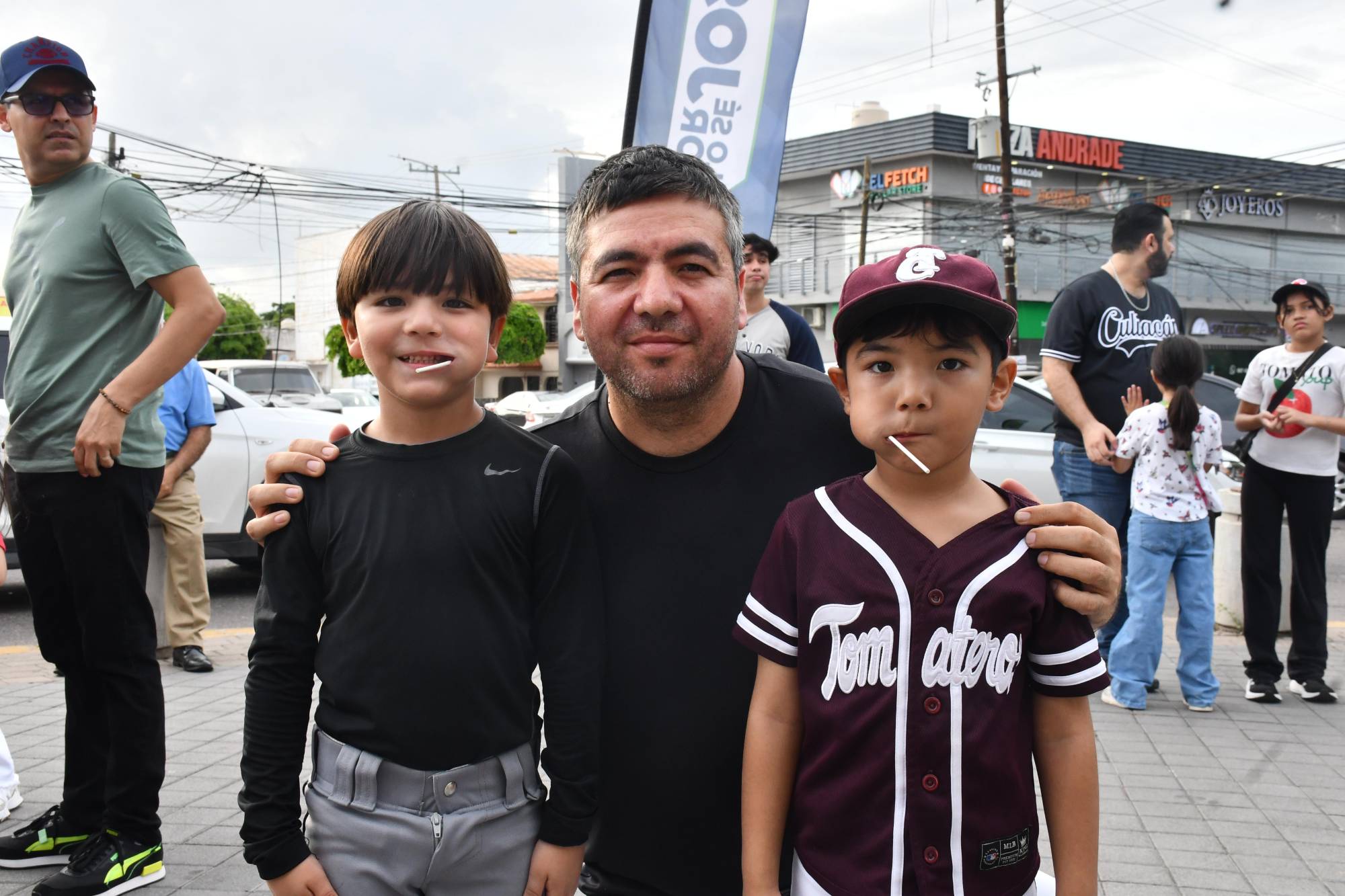 $!Ramón Enciso con los niños César Ramón y Sebastián.