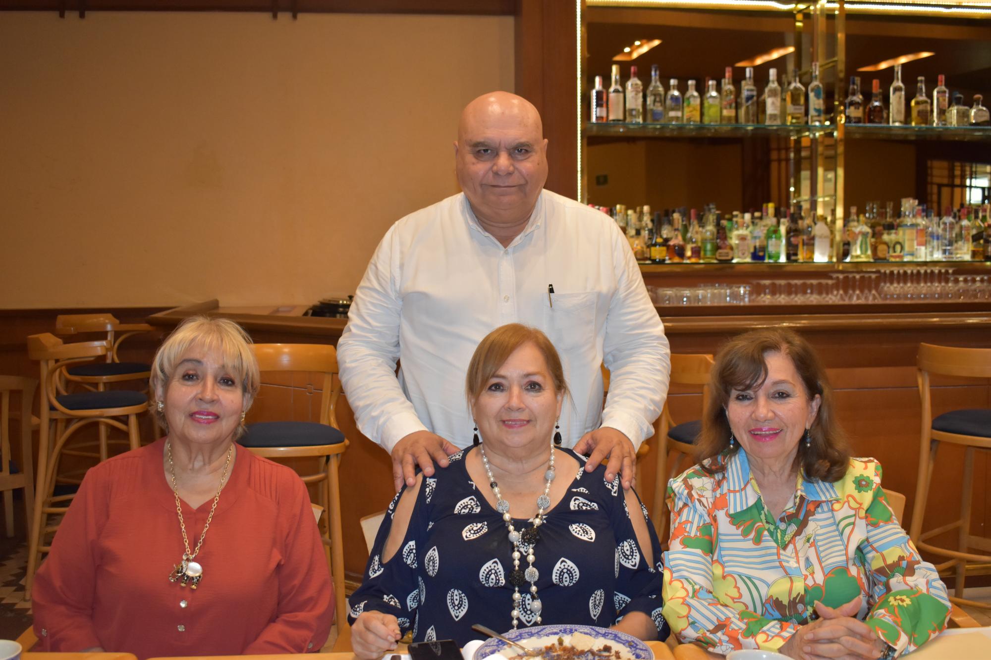 $!María Josefa Ramos Guerrero, Gloria Yolanda Ramos, Mireya Ramos y Fortunato Paredes.
