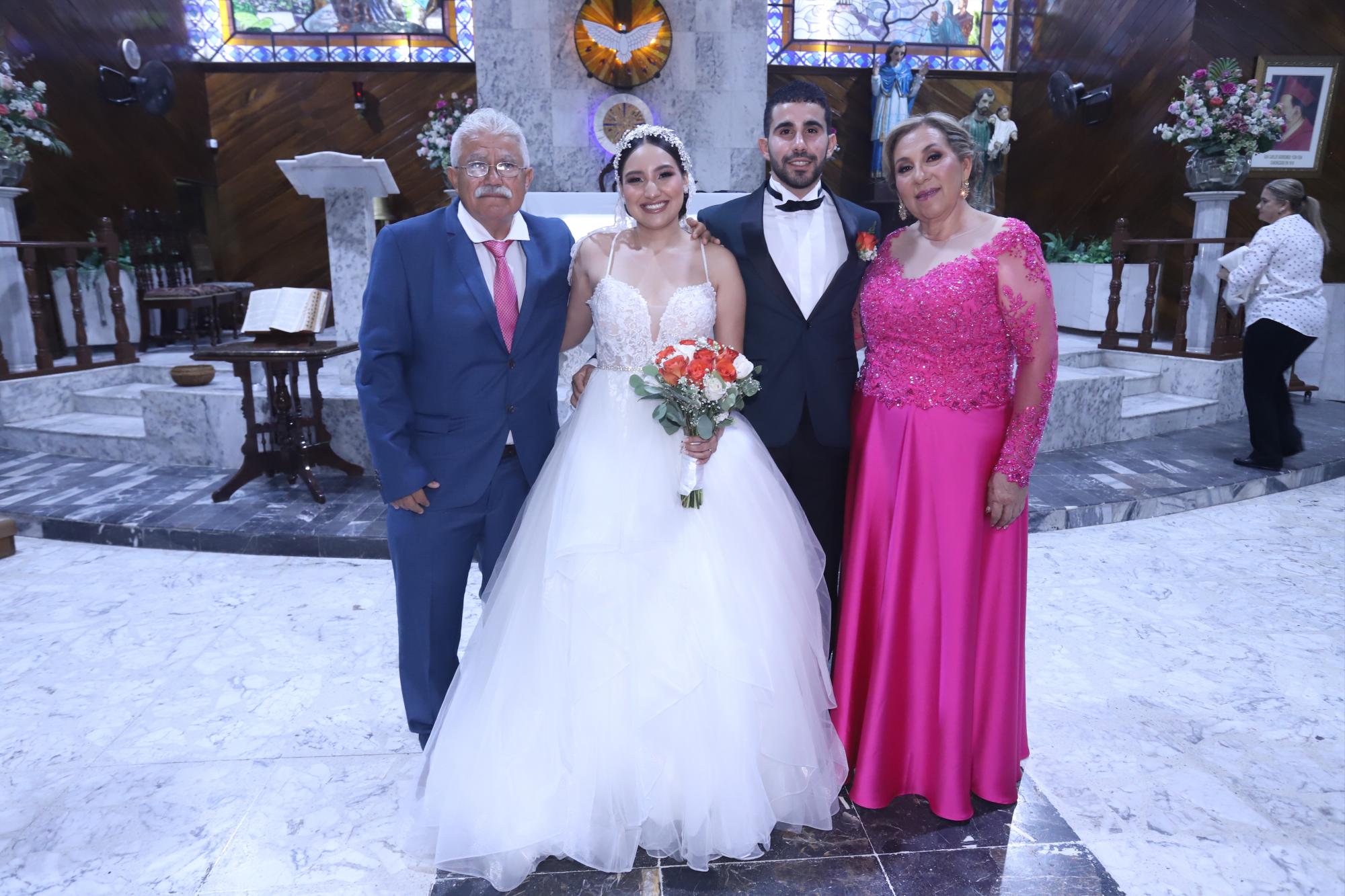 $!José Alfredo Vizcarra Bernal y María Cecilia Valdés Zamudio, papás del novio.
