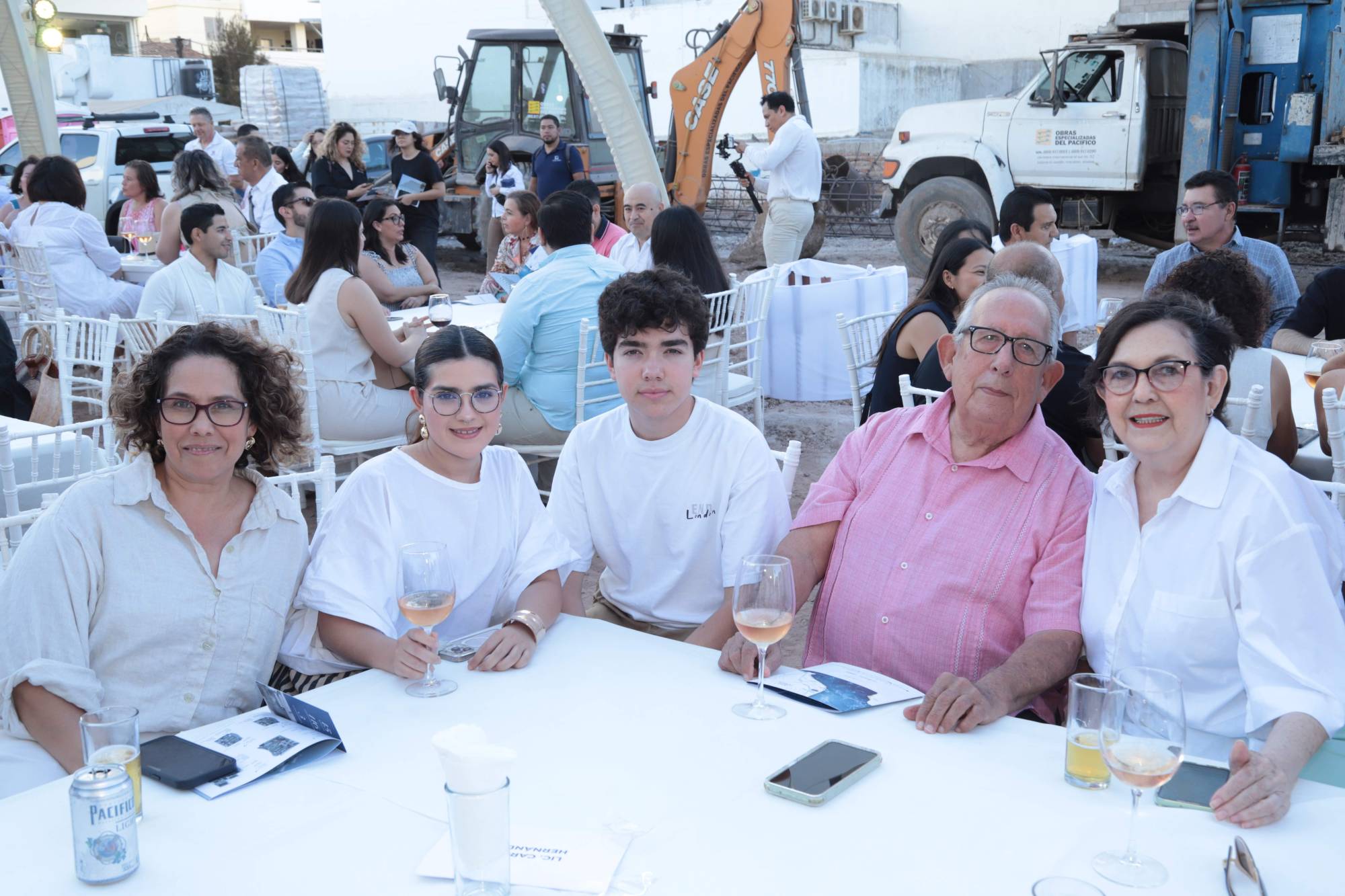 $!Leonor Ramírez, Camila Hernández, Patricio Hernández, Alberto Donnadieu y Sandra Félix.