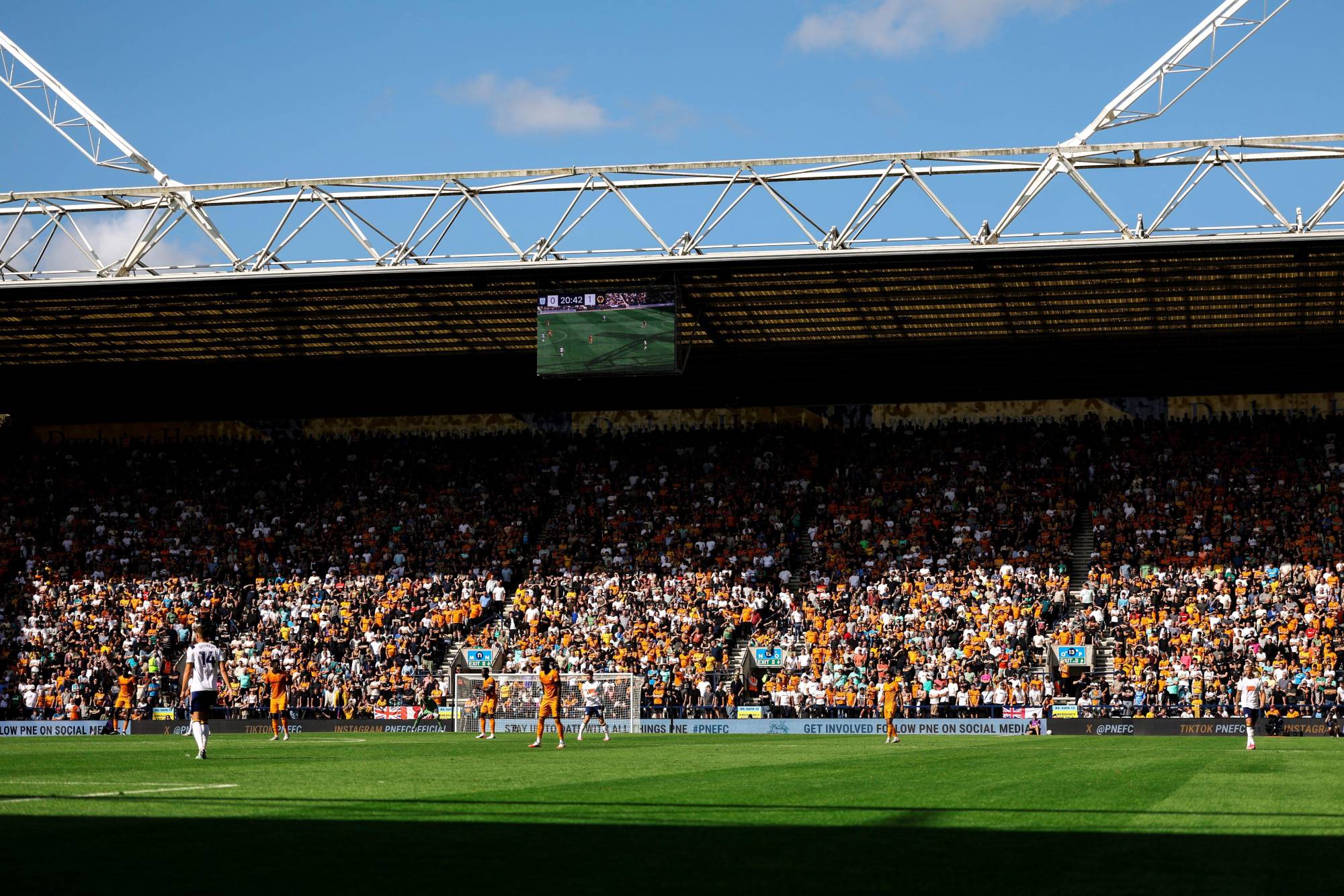 $!Raúl Jiménez asiste en triunfo del Wolverhampton; Edson Álvarez no fue convocado
