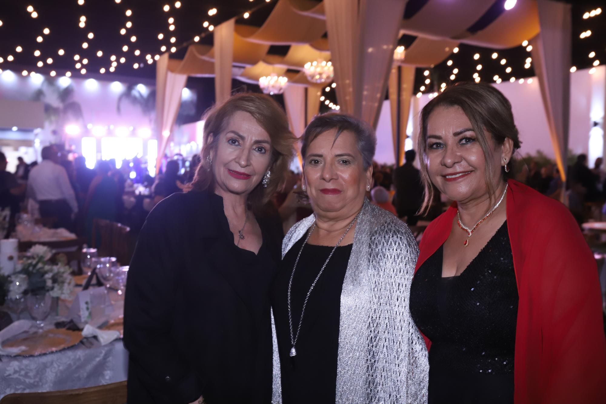 $!Elizabeth y Leticia Morales y Mary Castañeda.