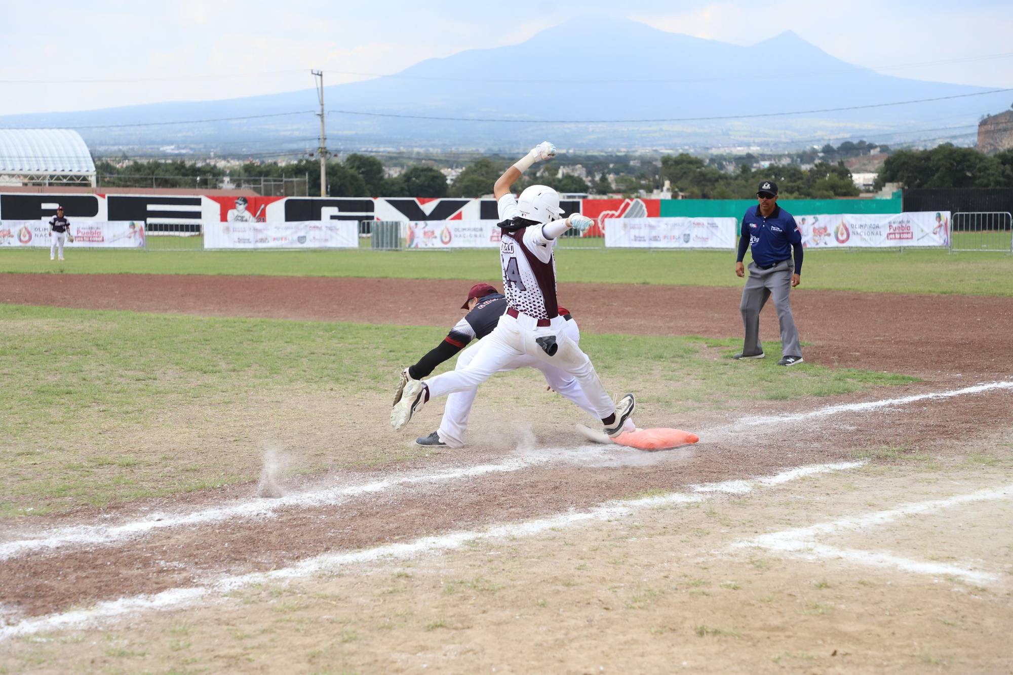 $!Sinaloa avanza a semifinales en softbol de Olimpiada Nacional con dominio del ‘Kamikaze’ Pérez
