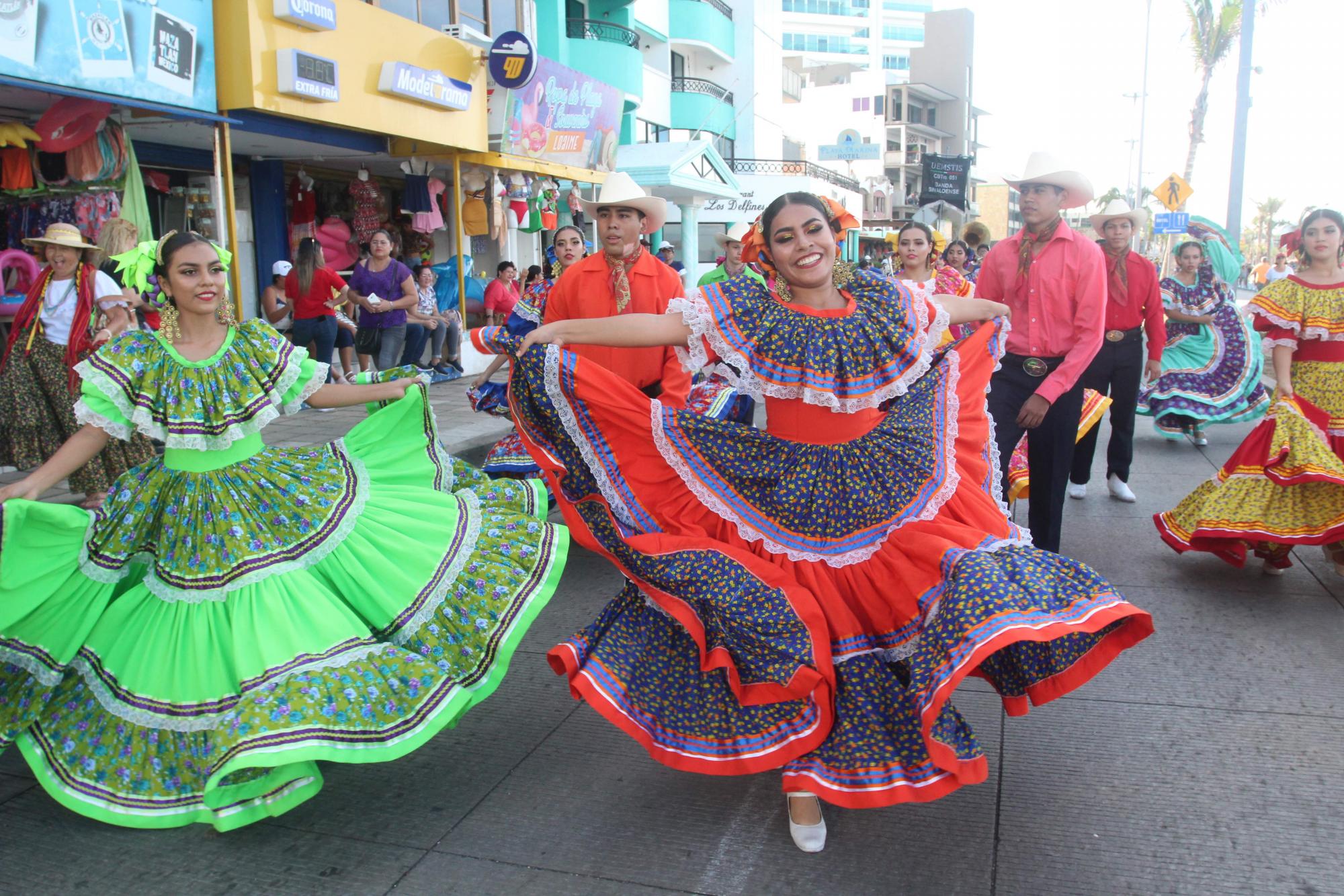 Invitan a participar en el Desfile Cívico Deportivo Militar, el Día de ...