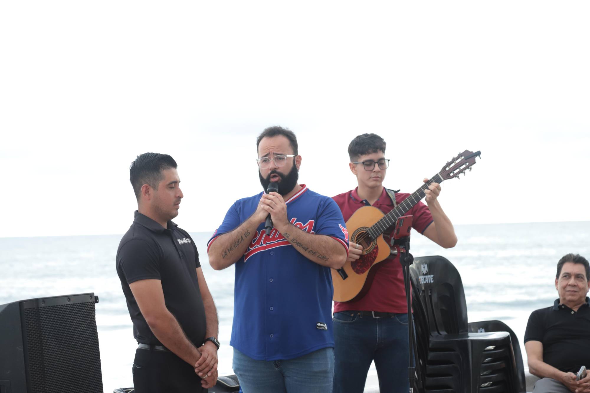 $!El tenor Jorge Echeagaray fue quien realizó los cantos litúrgicos en la ceremonia.