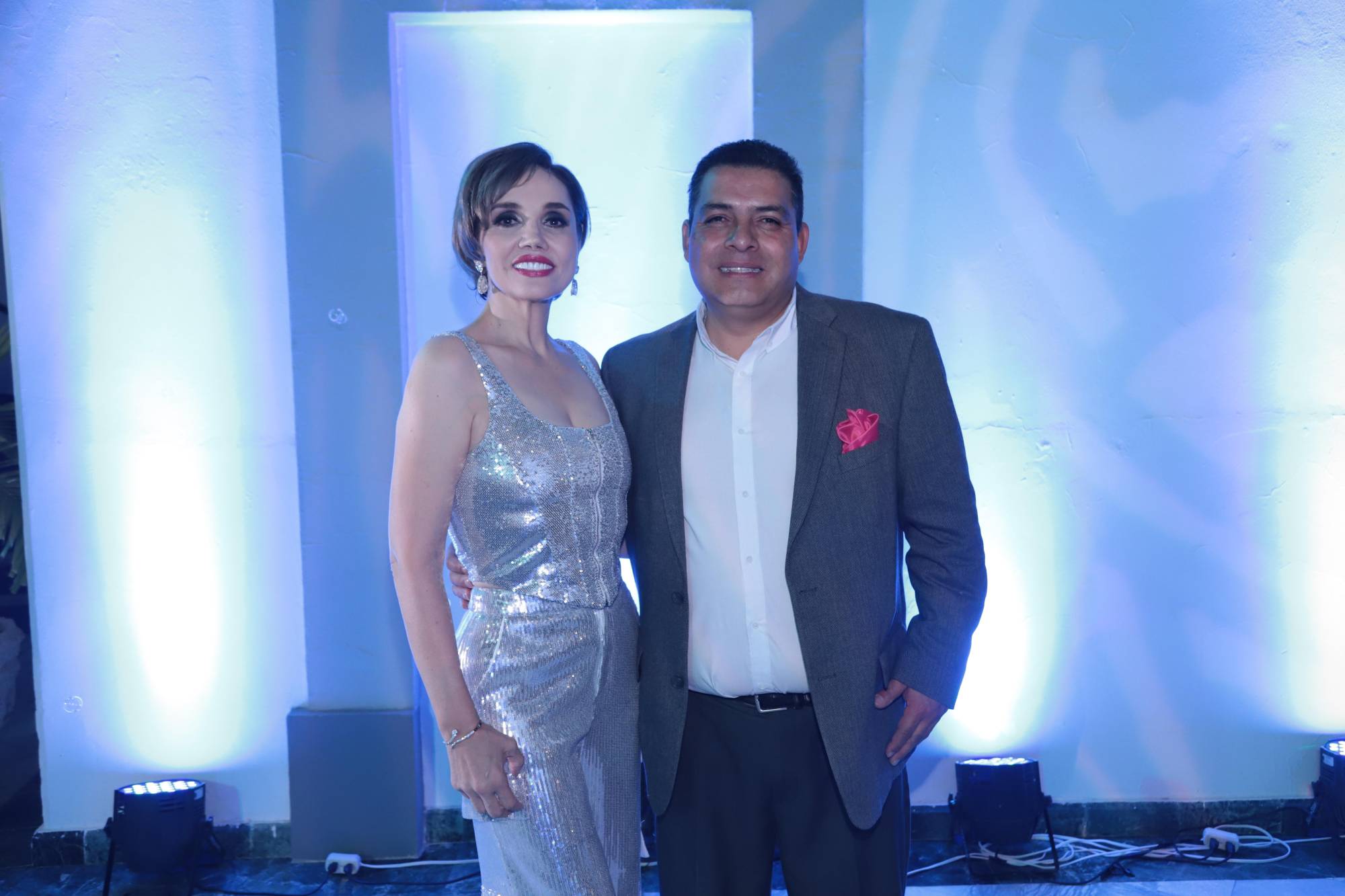 $!Nereyda Ayón y Ubaldo Velázquez, papás de Desiré, ahora Reina de los Juegos Florales del Carnaval 2025.