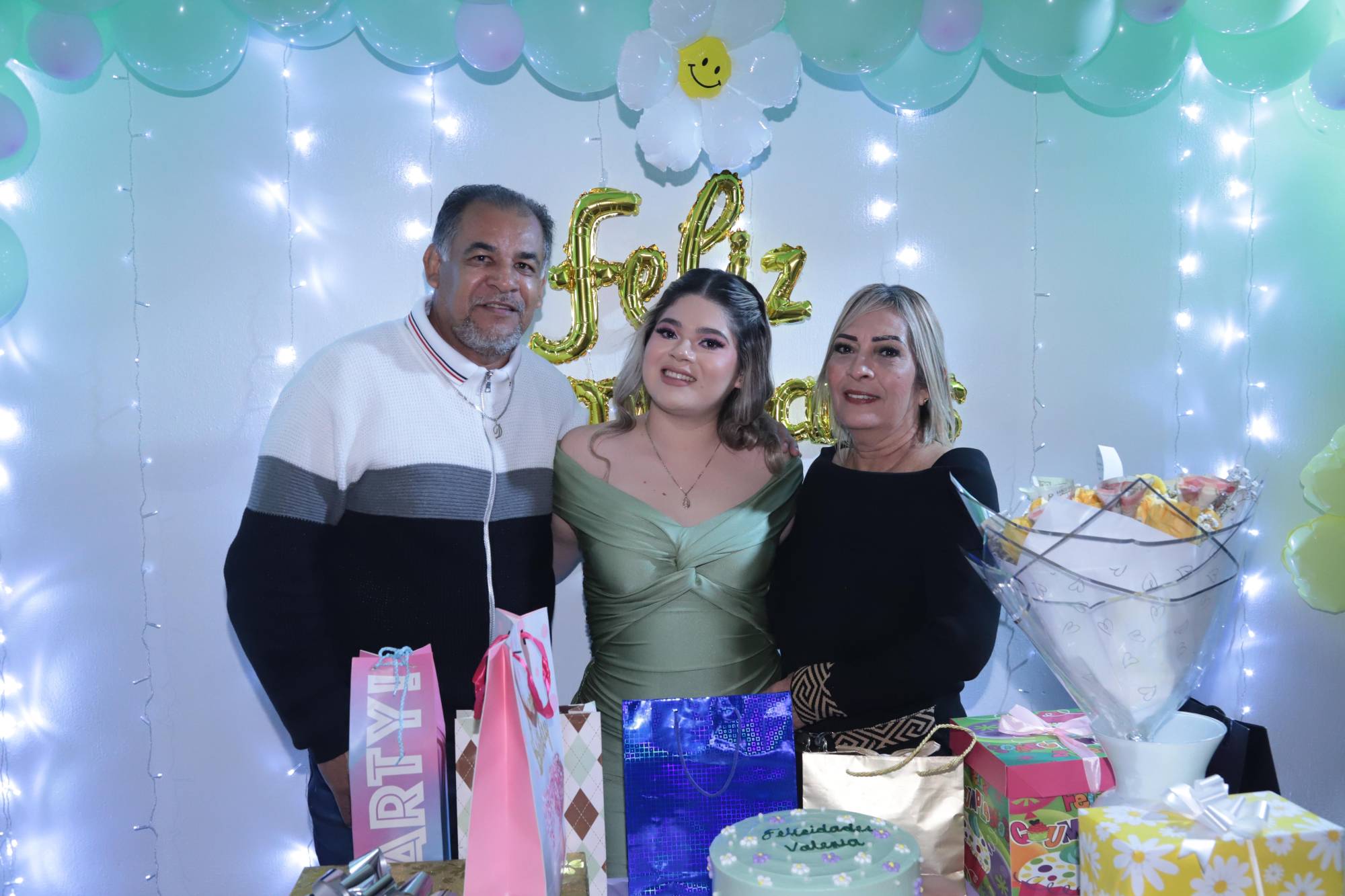 $!Valeria junto a sus padres, Daniel Portillo y Aurea Rodríguez.