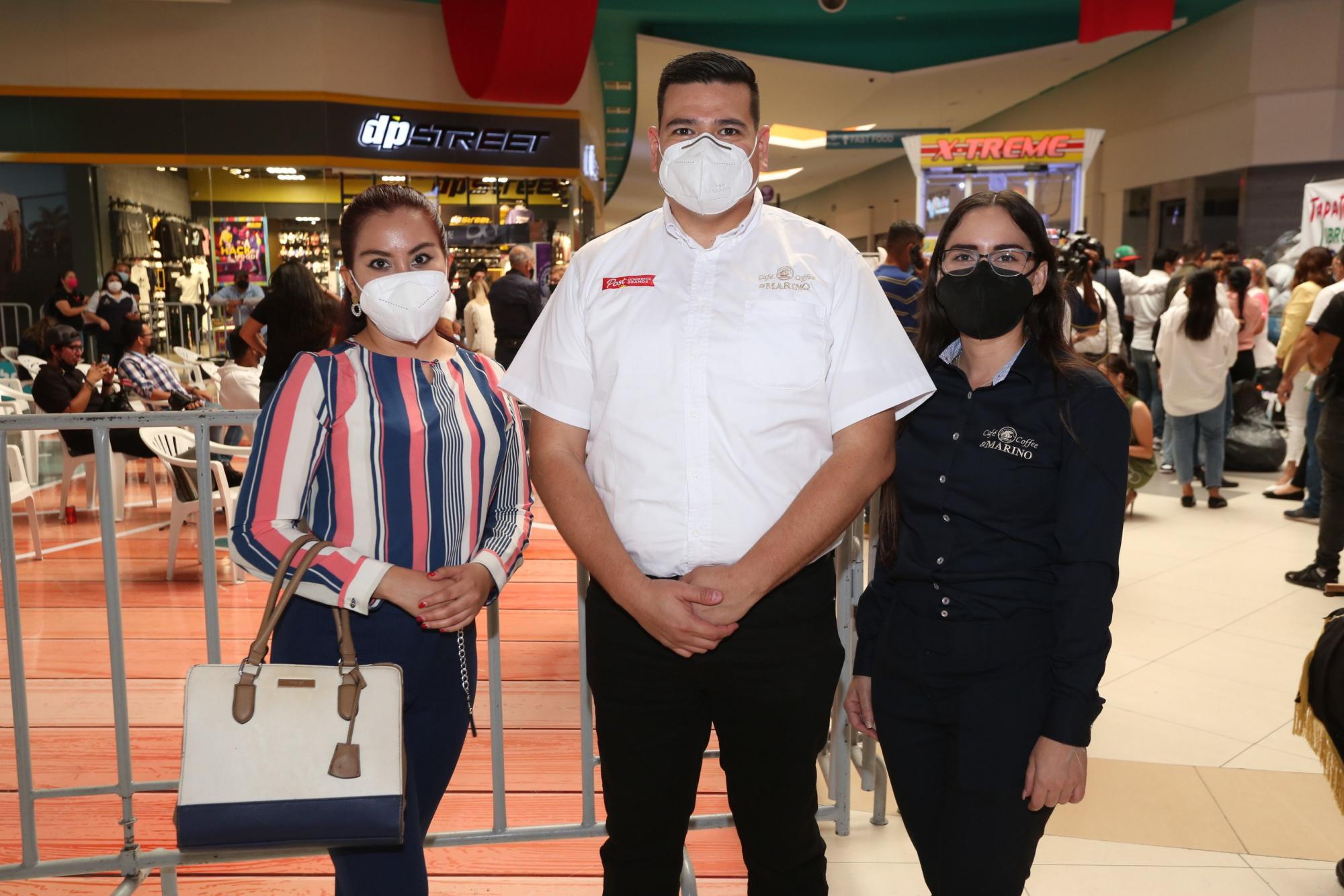 $!Adriana Balcázar, Carlos Ortega y Jennifer Aceves.