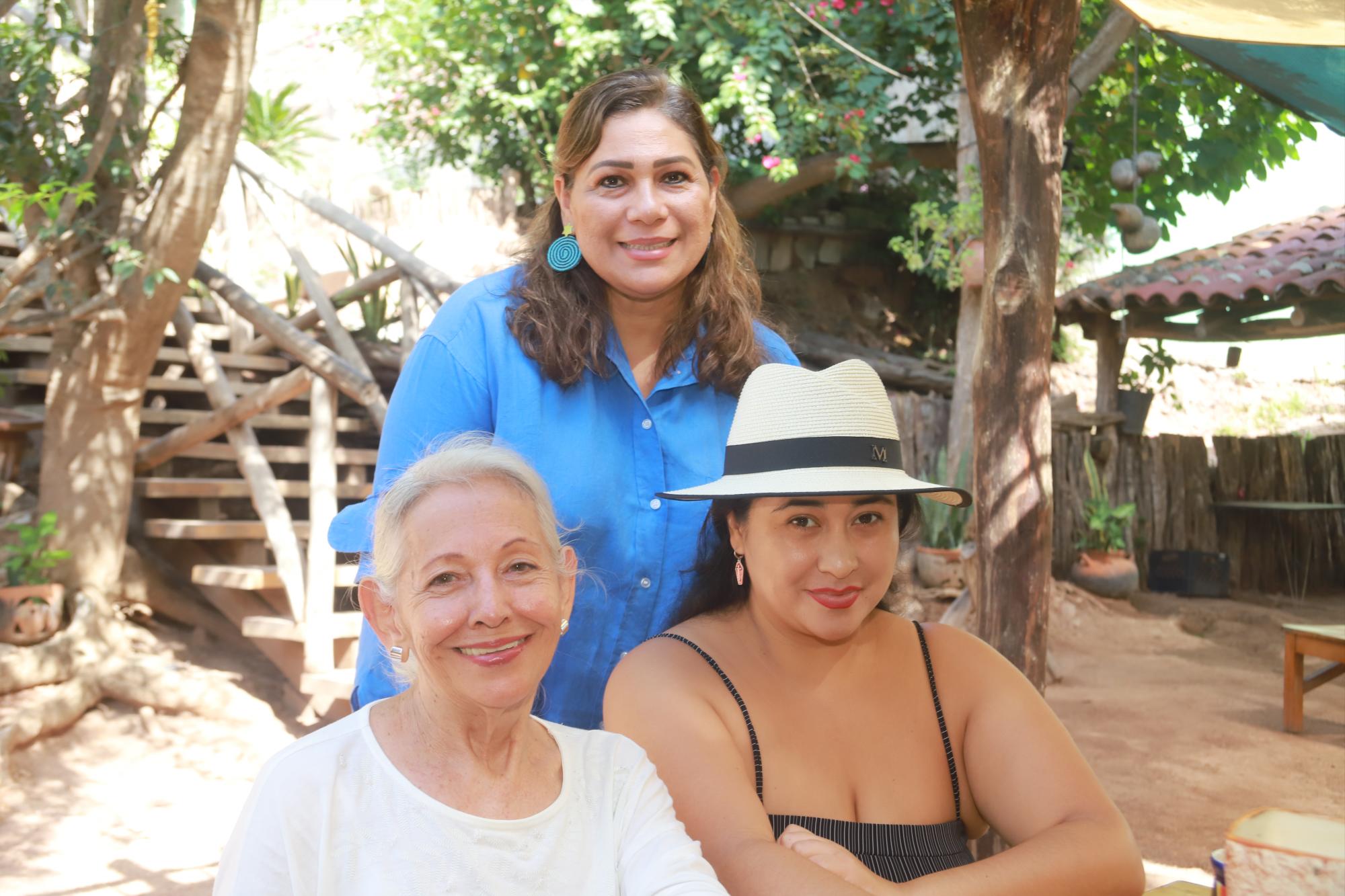 $!Silvia Michel junto a Martha Osuna y Yamel Domínguez.