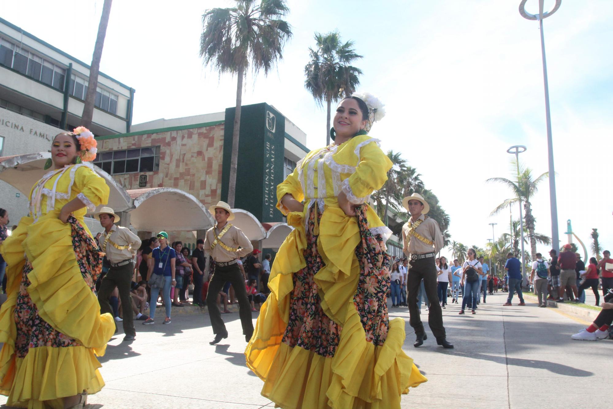 Invitan a participar en el Desfile Cívico Deportivo Militar, el Día de ...