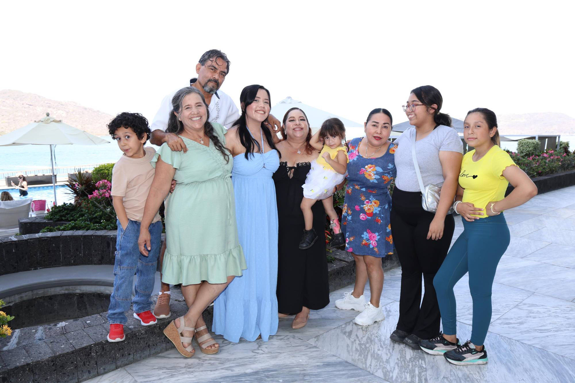 $!Las cumpleañeros entre sus familiares.