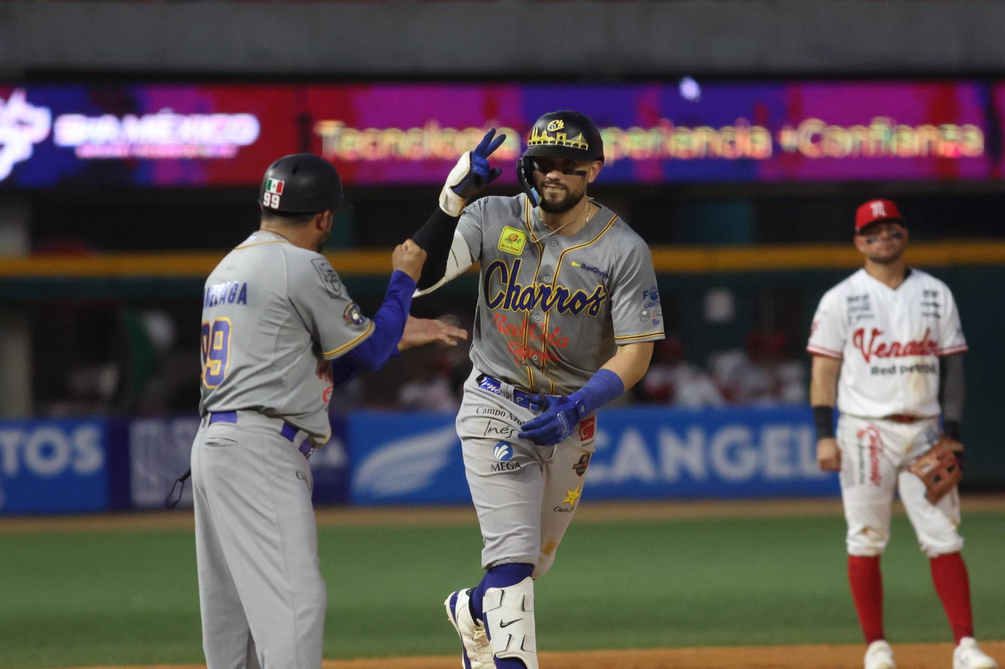 $!Venados de Mazatlán remonta a Charros de Jalisco y empareja la serie en el Teodoro Mariscal
