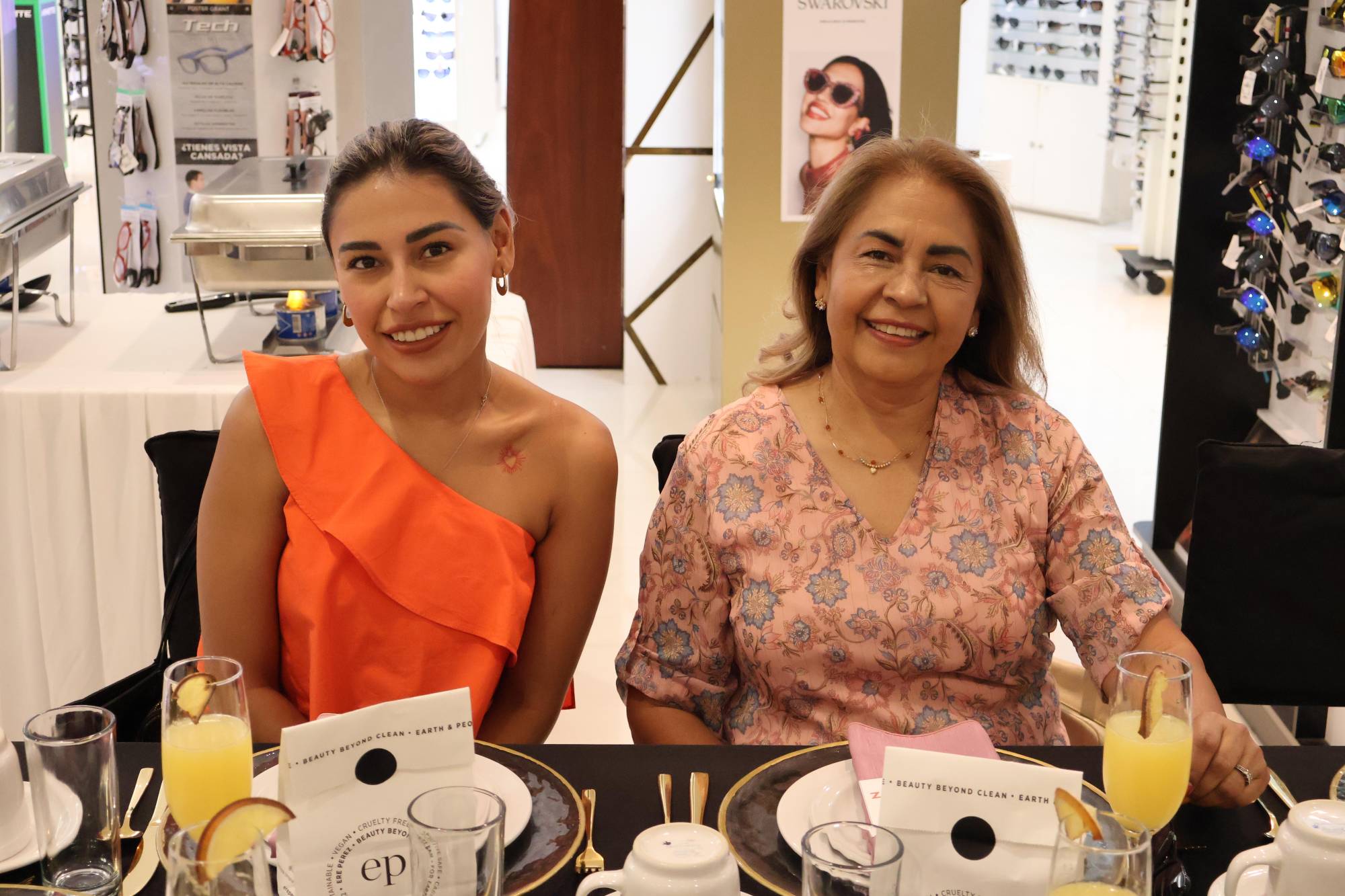 $!María Antonieta Cruz y Carolina Hernández