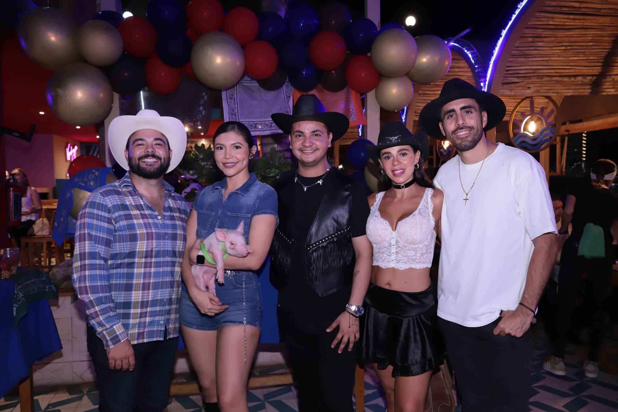 $!Juanelo Contla, Ana Luisa Partida, Fernando, Maria Fernanda y Néstor Vidrio.