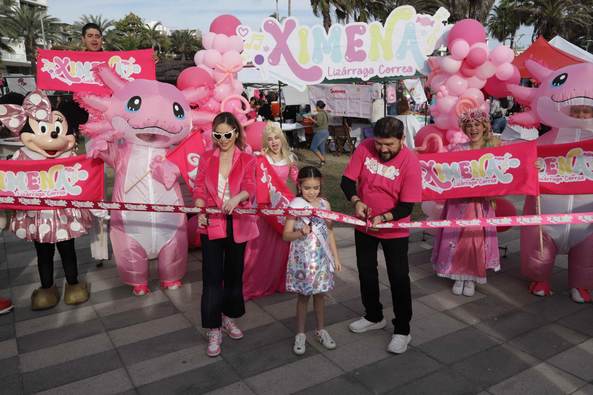 $!Celia, Ximena y Poncho realizaron el corte del listón inaugural de la Gran Kermés.