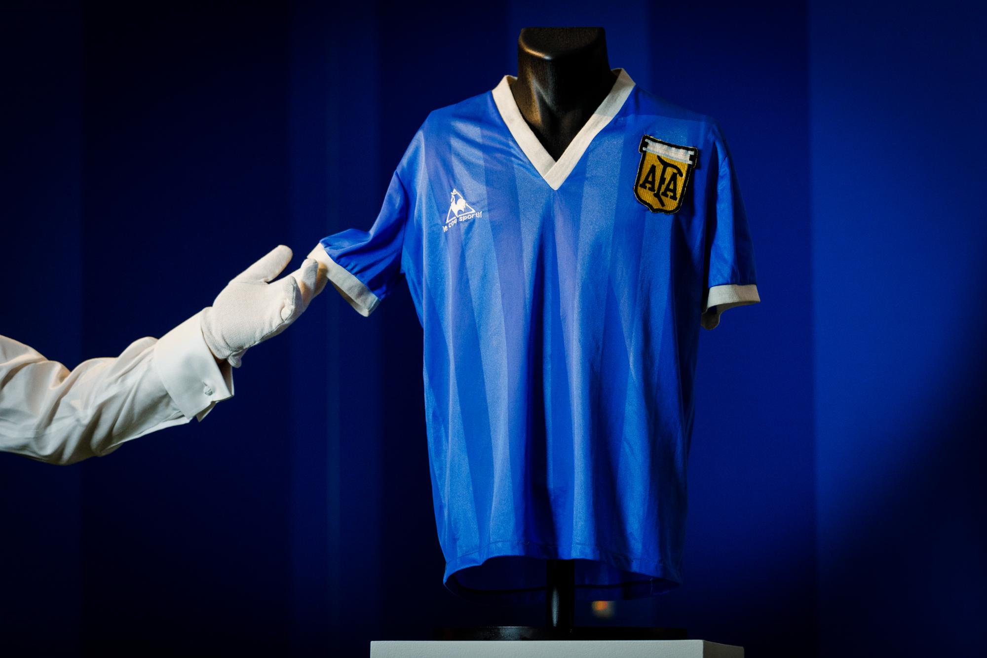 $!Camiseta que Maradona usó ante Inglaterra establece récord de subasta