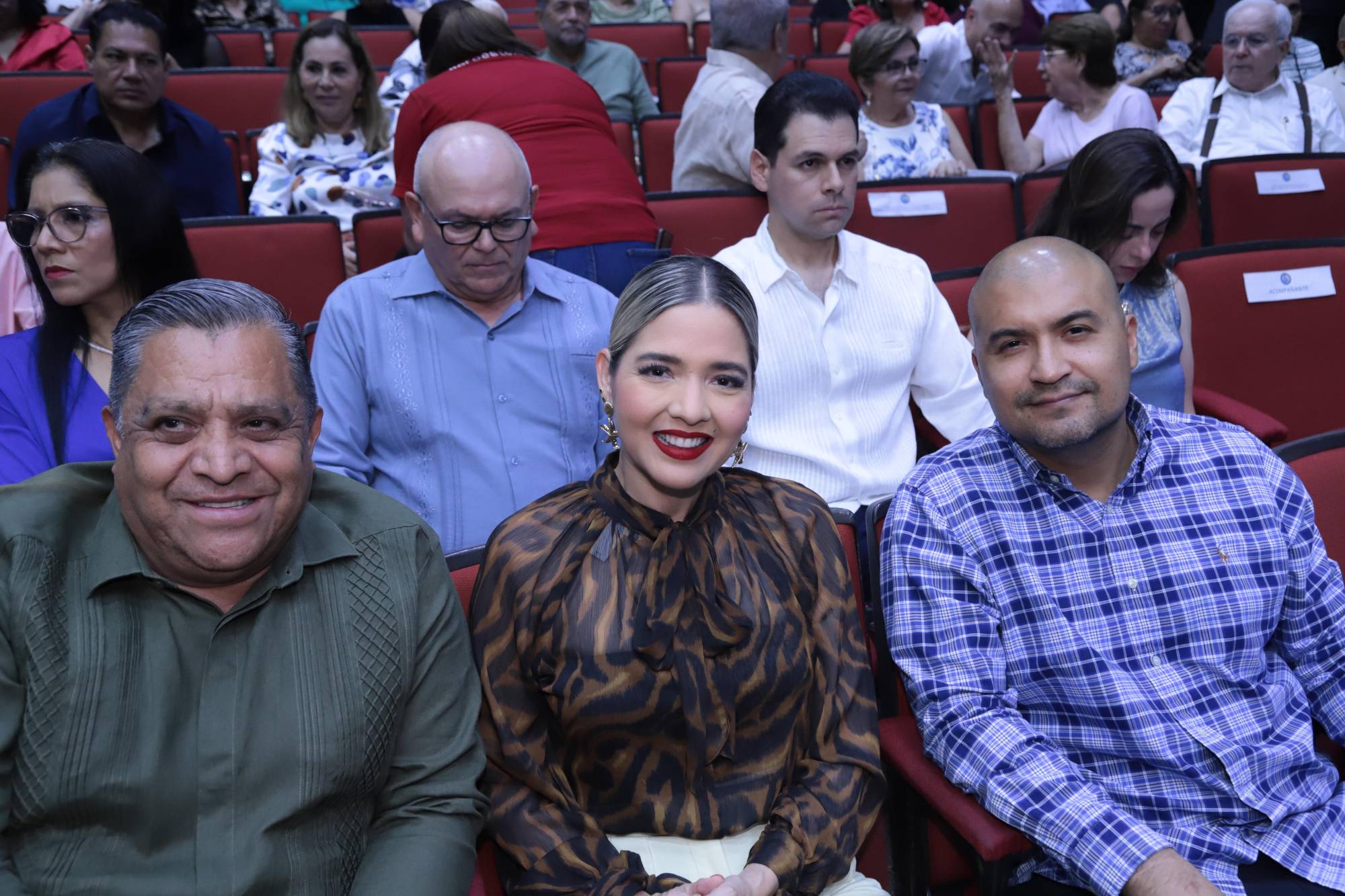 $!El Vicealmirante José Daniel Resendiz Sandoval junto a la Alcaldesa Estrella Palacios y Ángel Fernando Arballo.