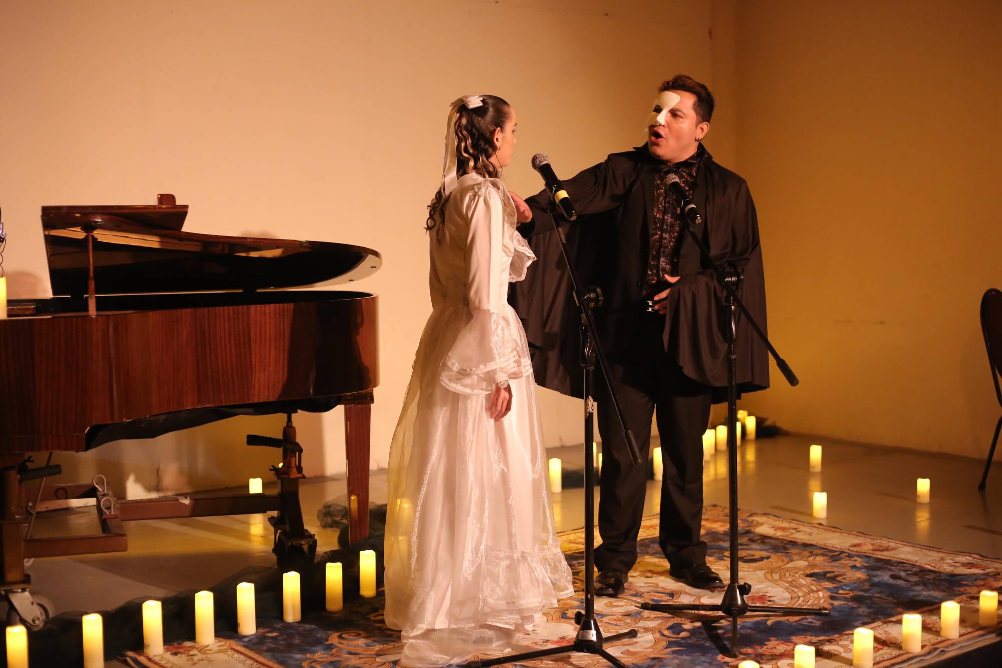 $!La canción “El fantasma de la ópera” fue interpretada por Lupita Orduño y Manuel Rendón.