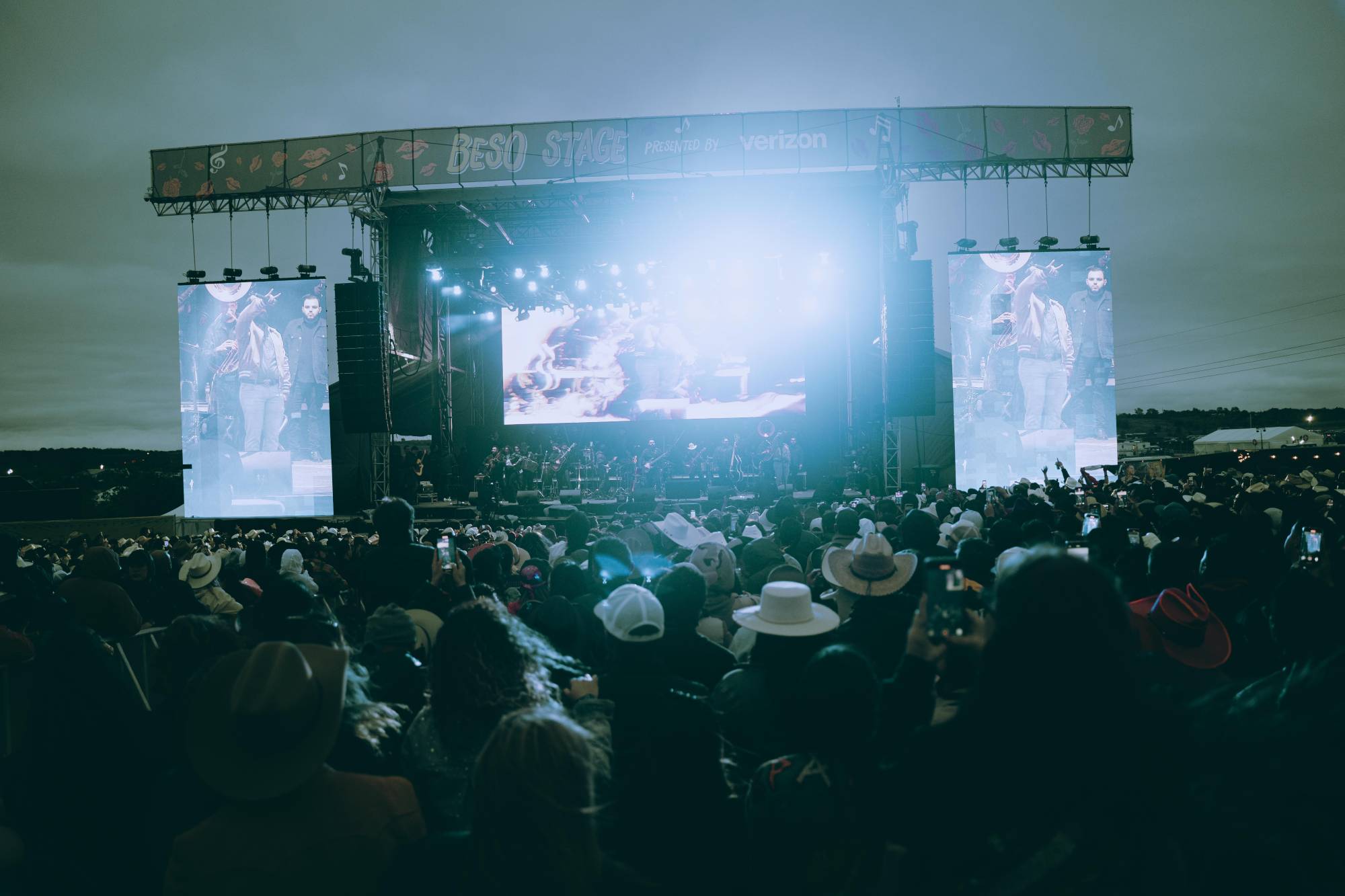 $!Miles son los que acuden a disfrutar del concierto de Carín León.