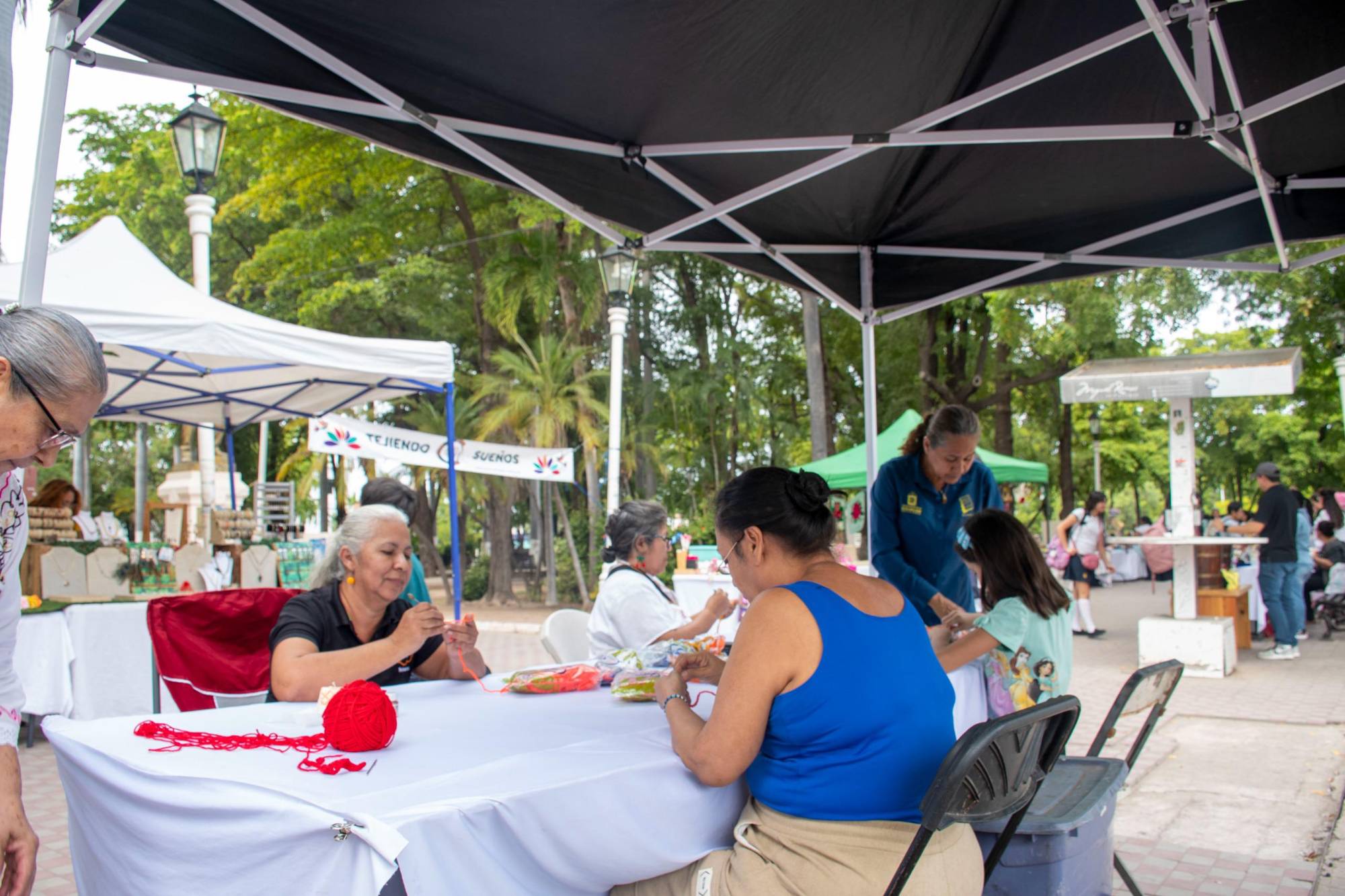 $!Realizan en Culiacán Expo ‘Tejiendo Sueños’ para apoyar economía de talentos locales