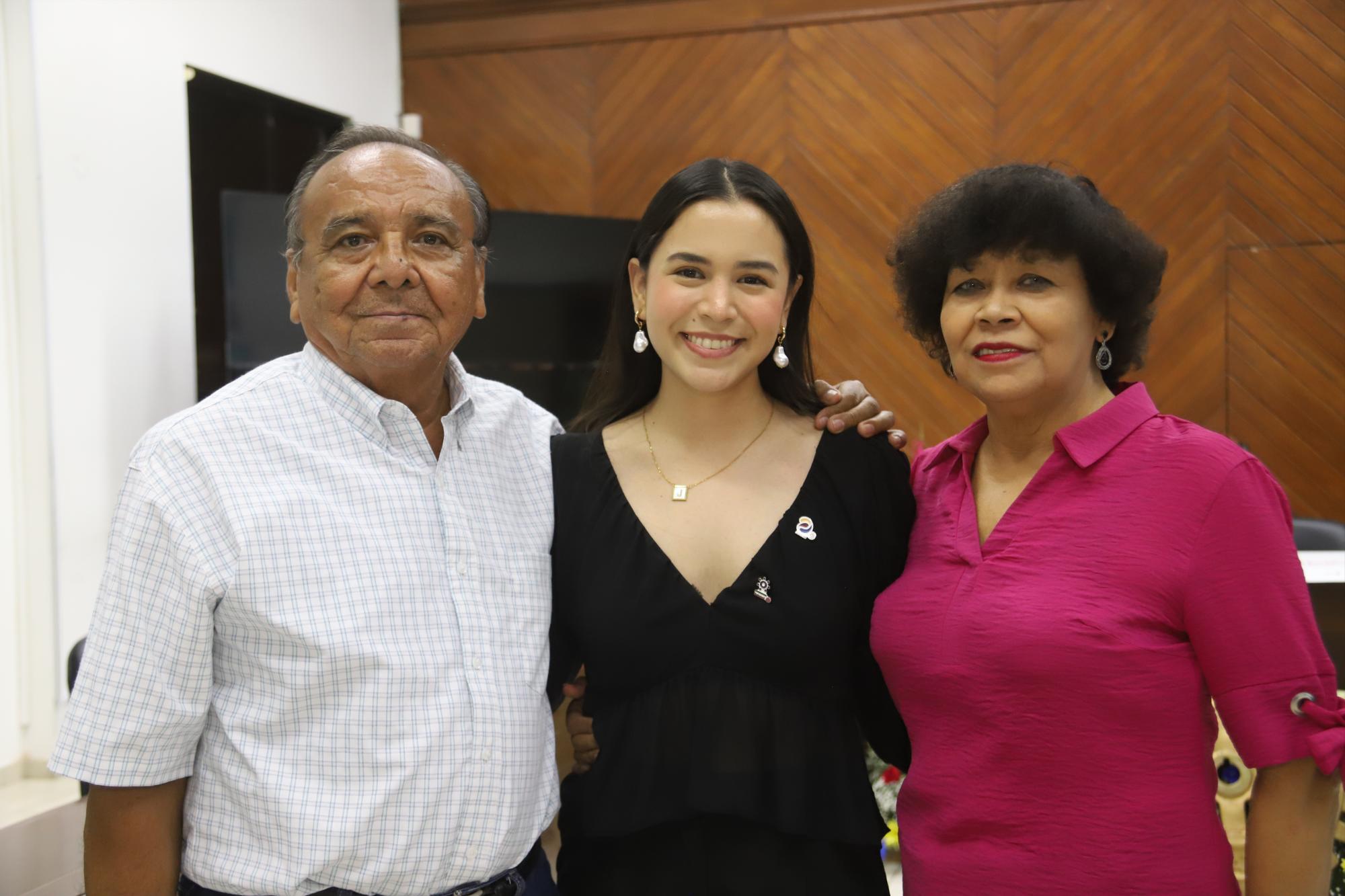 $!Martiniano Castañeda, Josmara Castañeda y María Ramos.