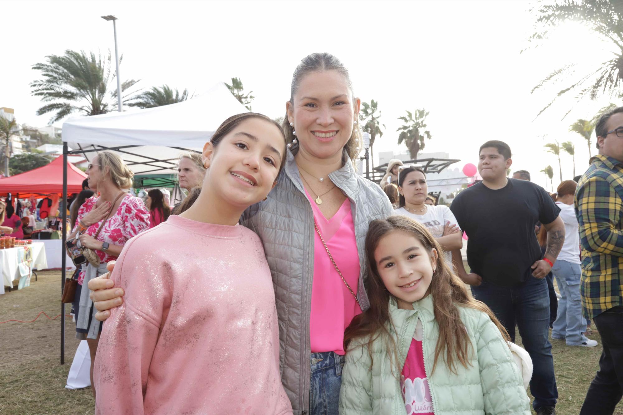 $!Tania Cerrillo entre Roberta y Luciana Saracco.